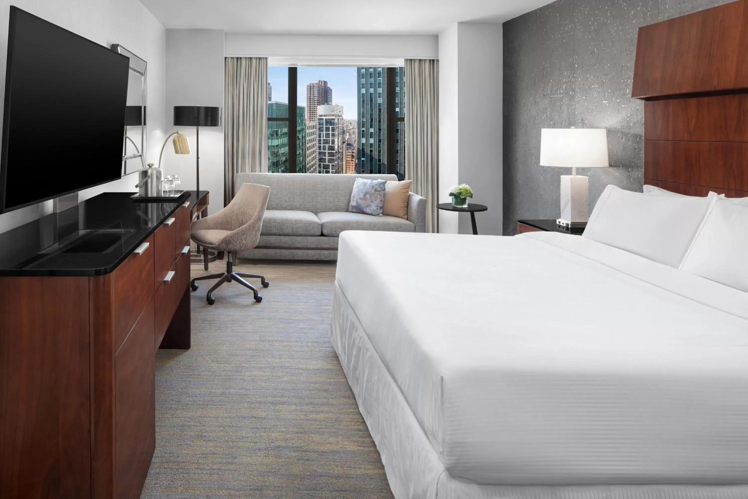 Photo of the whole room, Bed in The Westin New York Grand Central