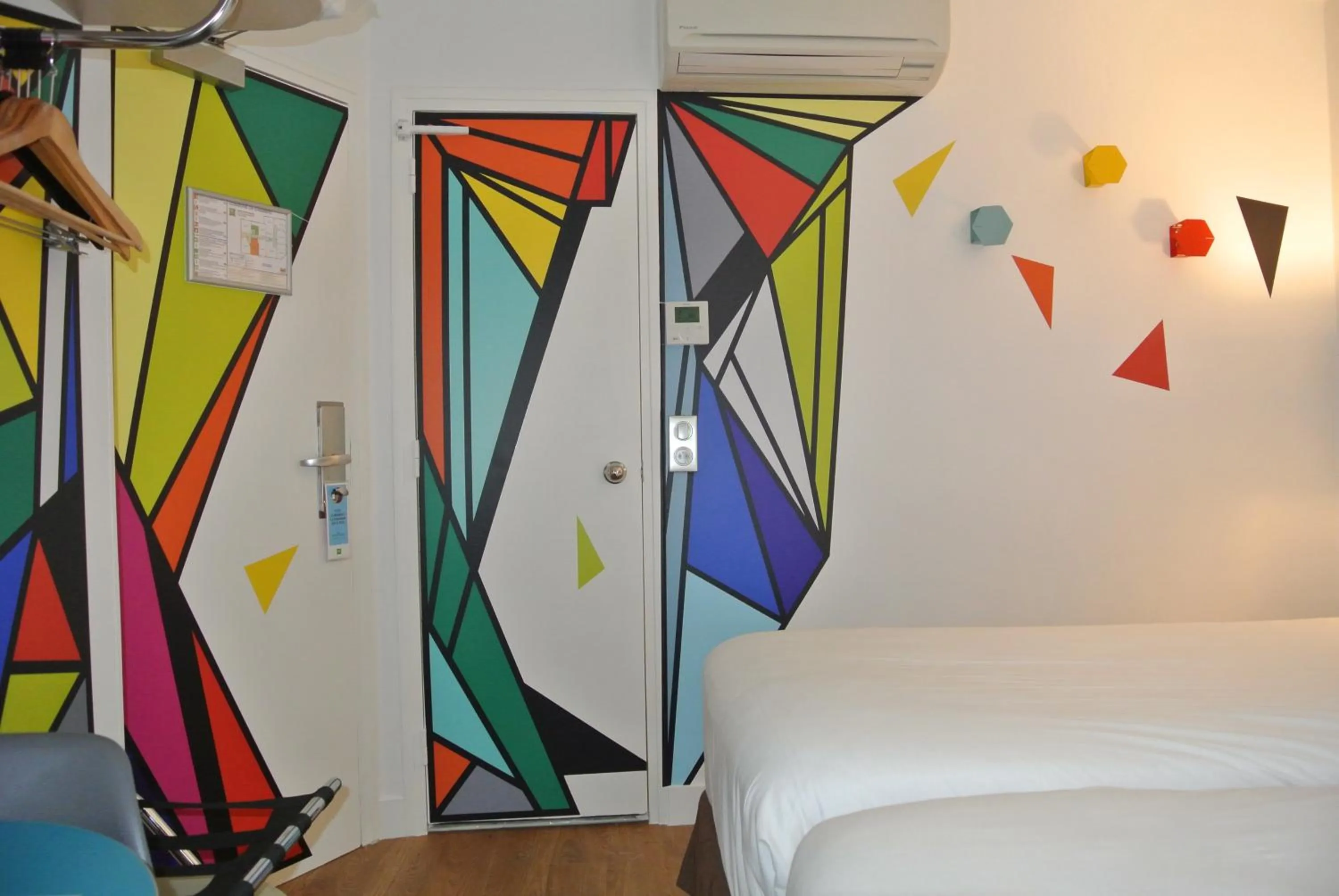 Photo of the whole room, Bed in ibis Styles Paris Maine Montparnasse