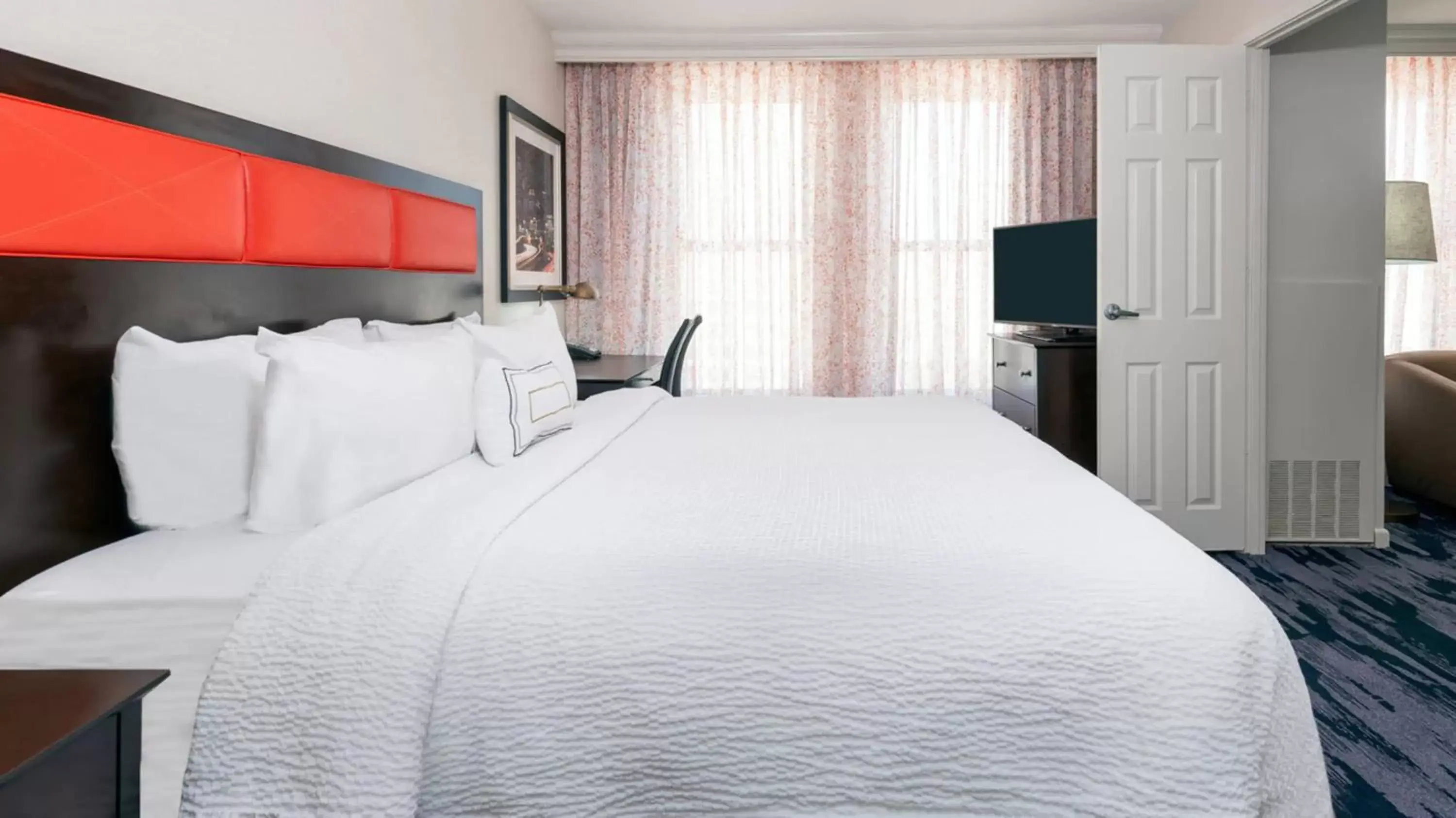 Bed in Fairfield Inn & Suites by Marriott Atlanta Downtown