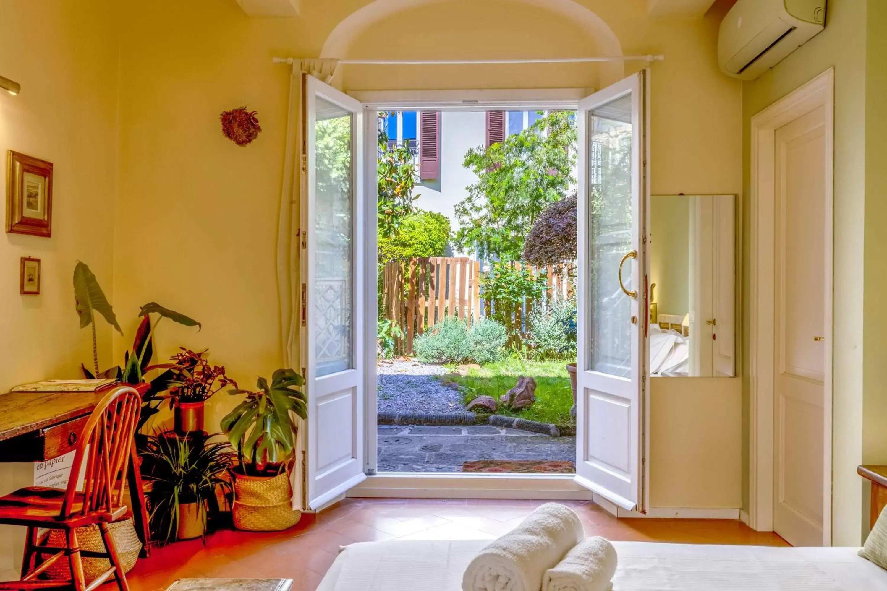 Bedroom in Secret Garden Firenze