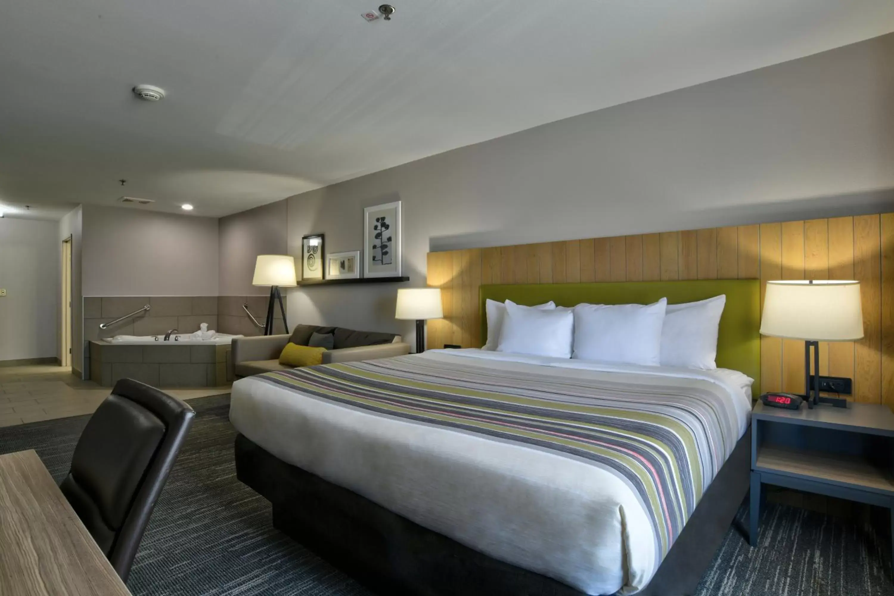 Bed in Country Inn & Suites by Radisson, Oklahoma City Airport, OK