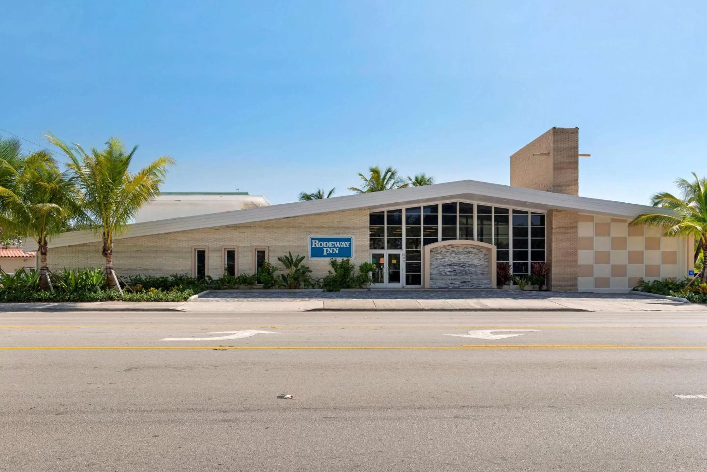 Property building in Downtown Hollywood Gardens Inn & Suites