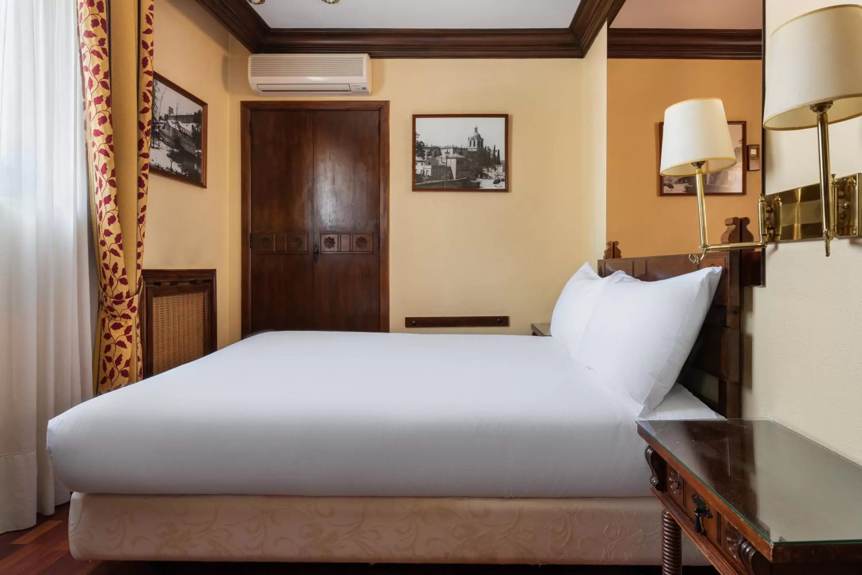 Bed in Crisol Conde Rodrigo Bed in Crisol Conde Rodrigo