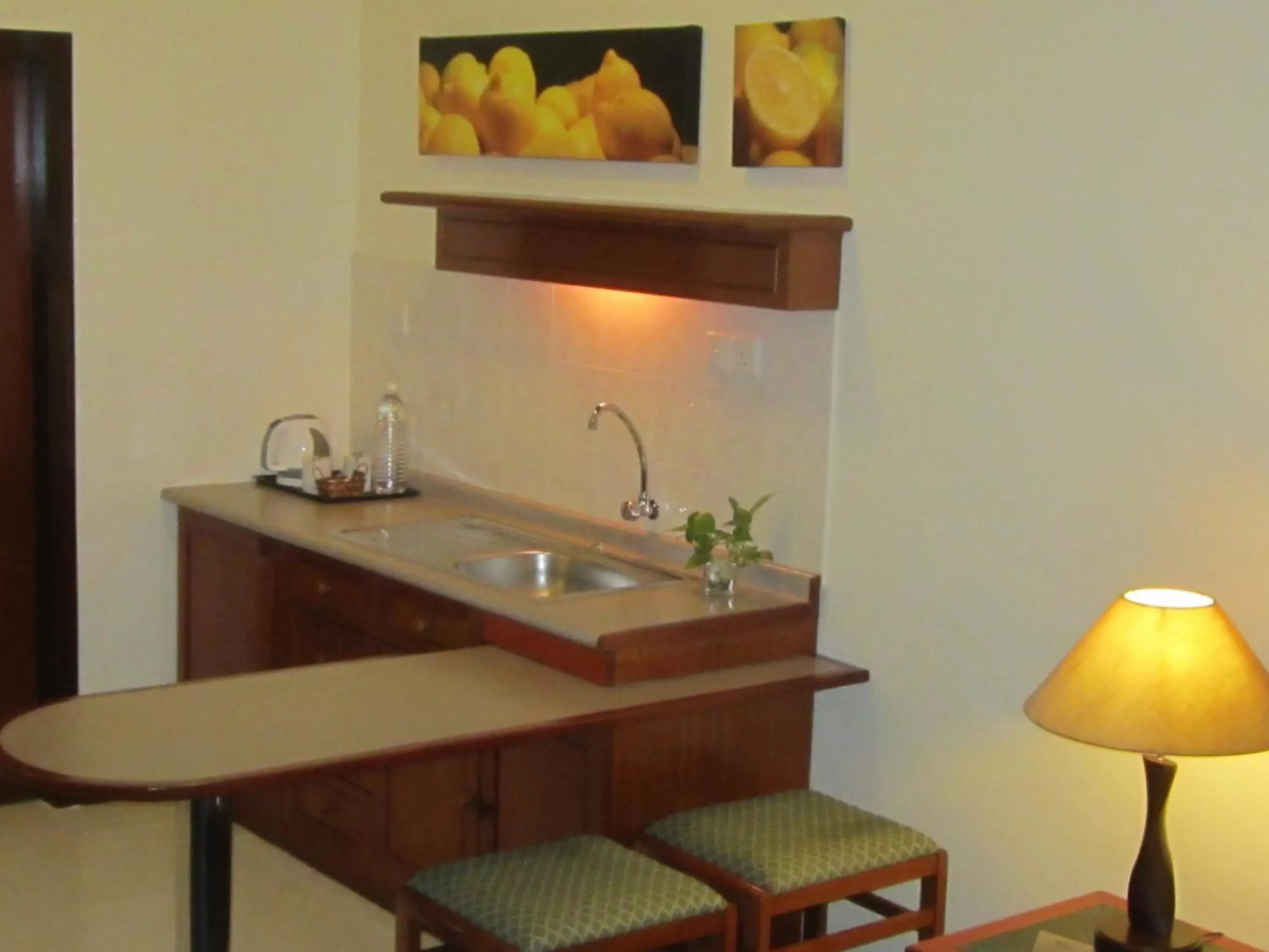 Kitchen or kitchenette, Kitchen/Kitchenette in Rainbow Paradise Beach Resort