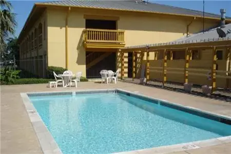 Swimming Pool in Motel 6-Freeport, TX