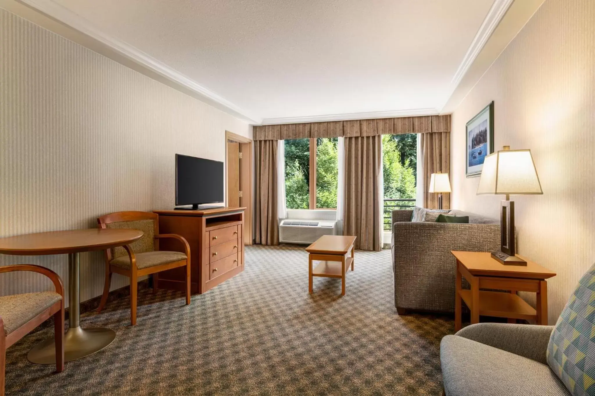 Photo of the whole room, Seating Area in Holiday Inn & Suites North Vancouver, an IHG Hotel