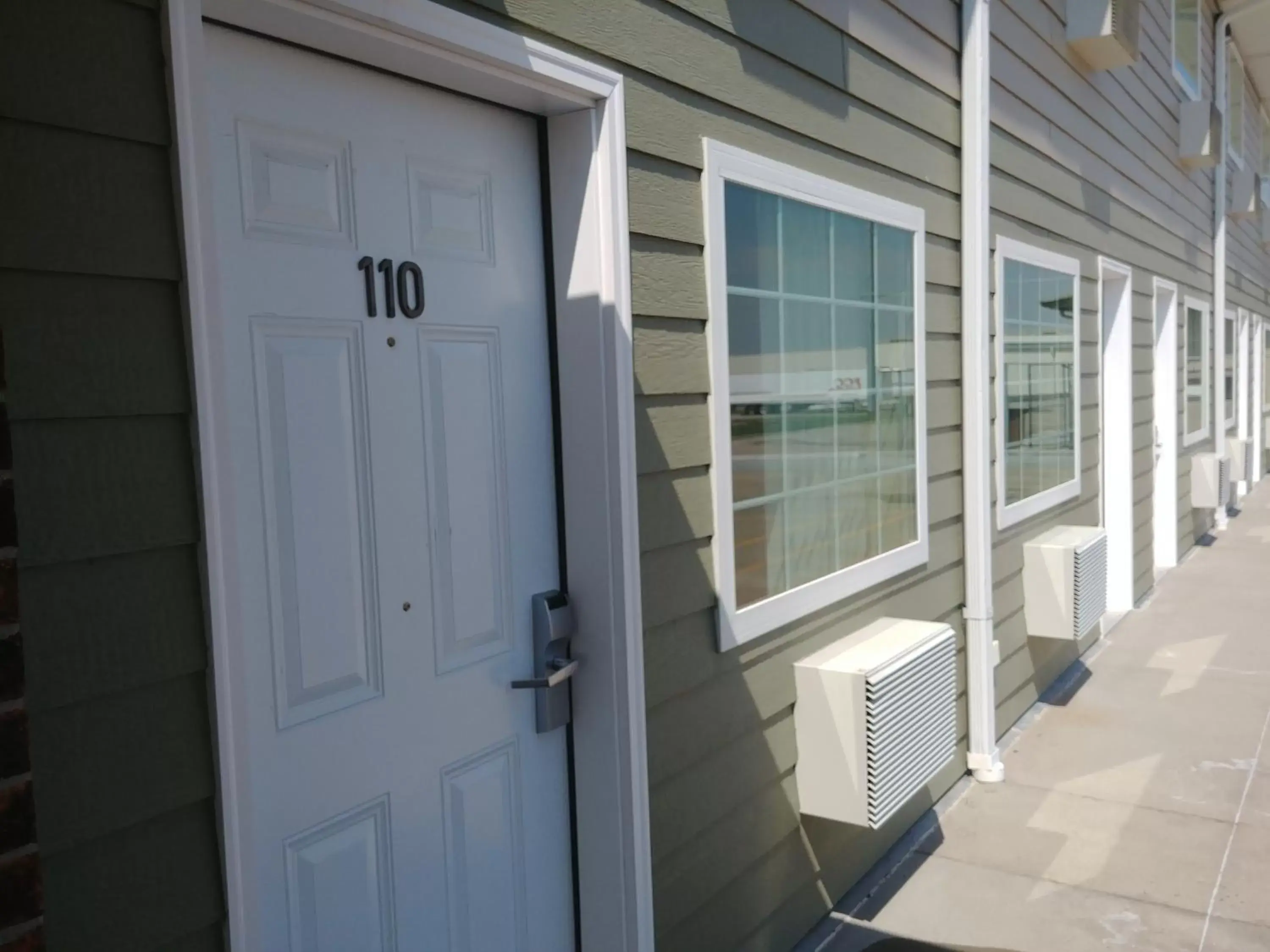 Facade/entrance in Boarders Inn & Suites by Cobblestone Hotels - Broken Bow Facade/entrance in Boarders Inn & Suites by Cobblestone Hotels - Broken Bow