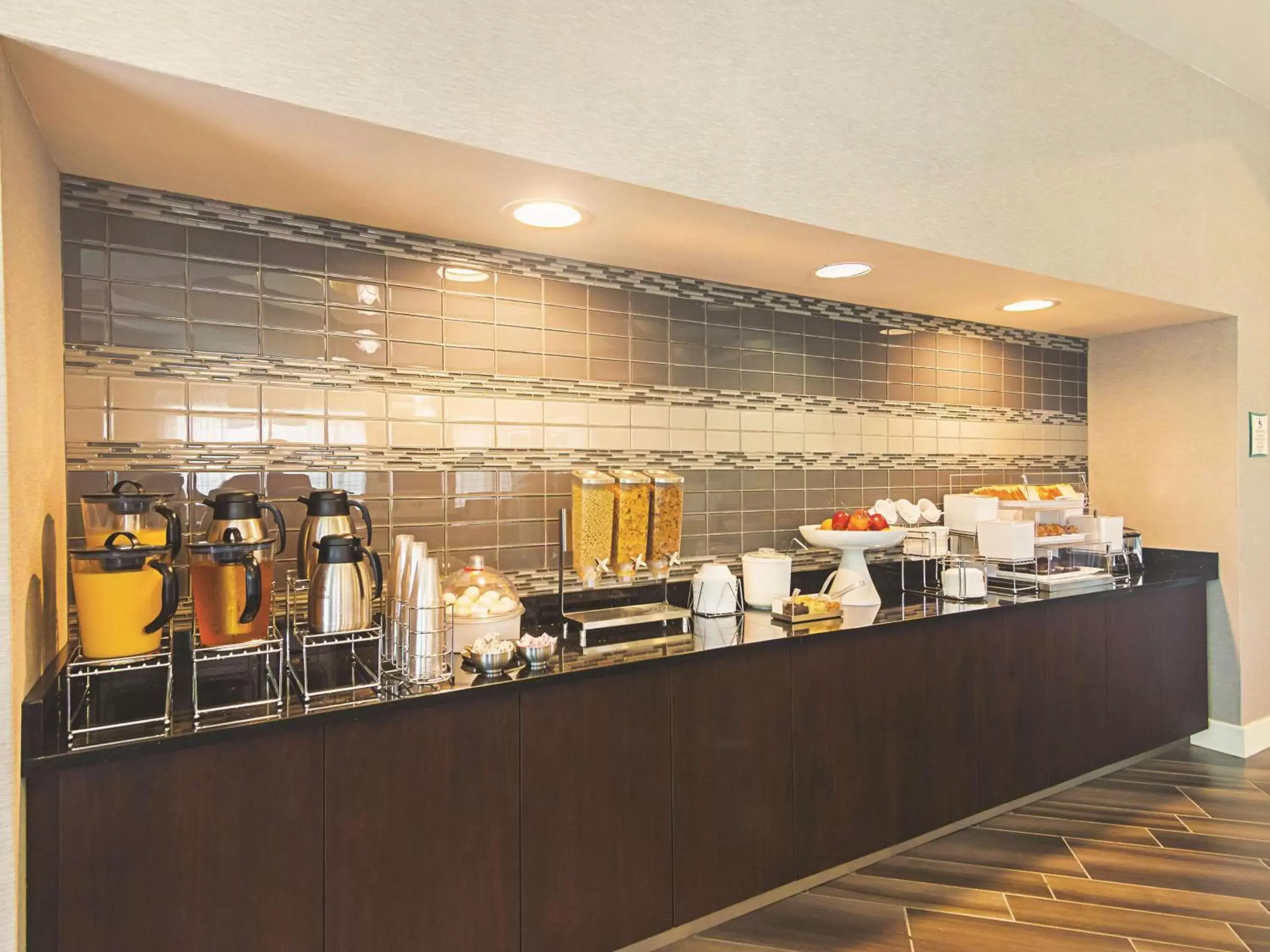 Restaurant/places to eat in La Quinta by Wyndham Oklahoma City - NW Expwy Restaurant/places to eat in La Quinta by Wyndham Oklahoma City - NW Expwy