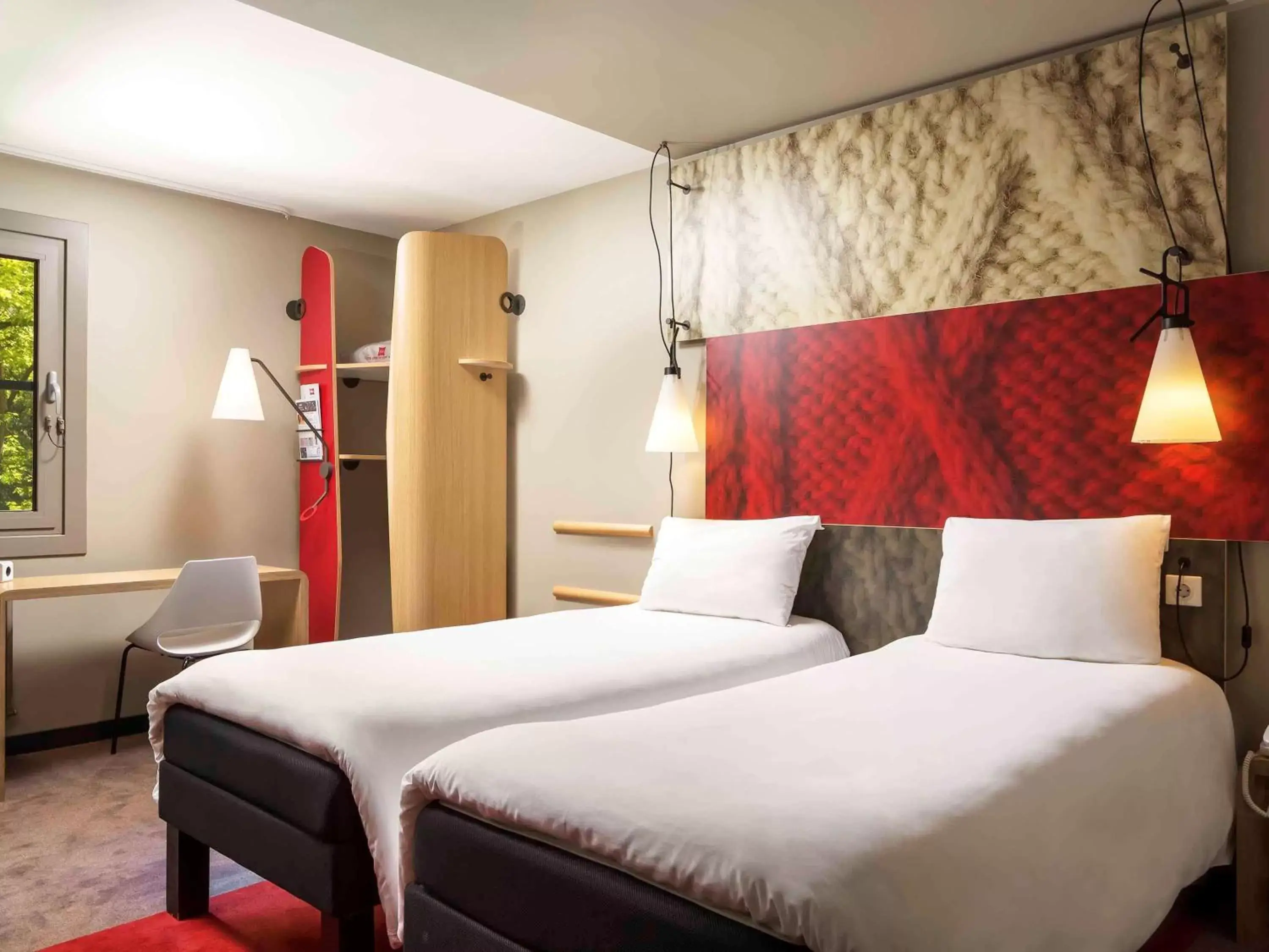 Sweet Room with 2 single beds in Ibis Budapest Heroes Square