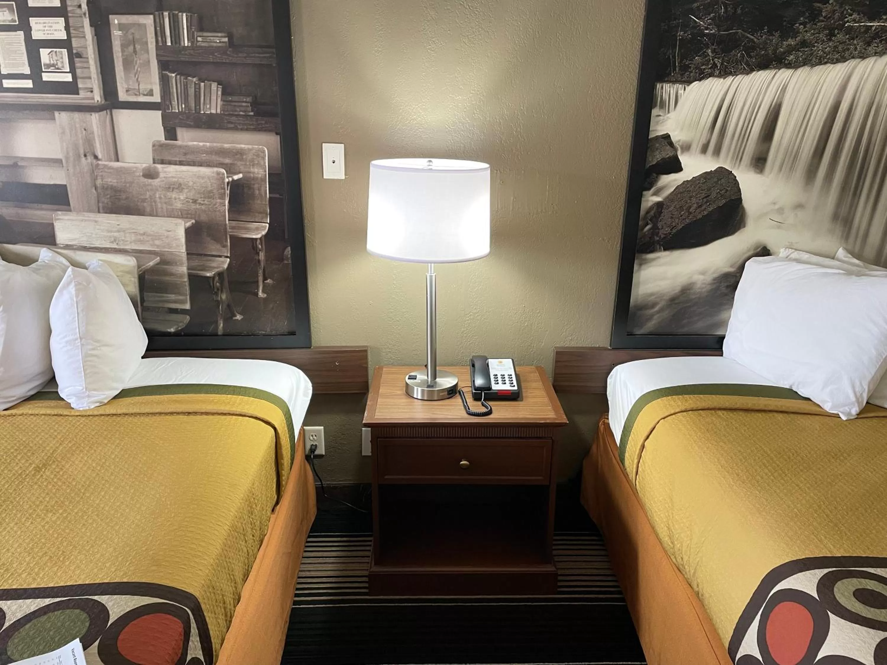 Bed in Deluxe Inn & Suites