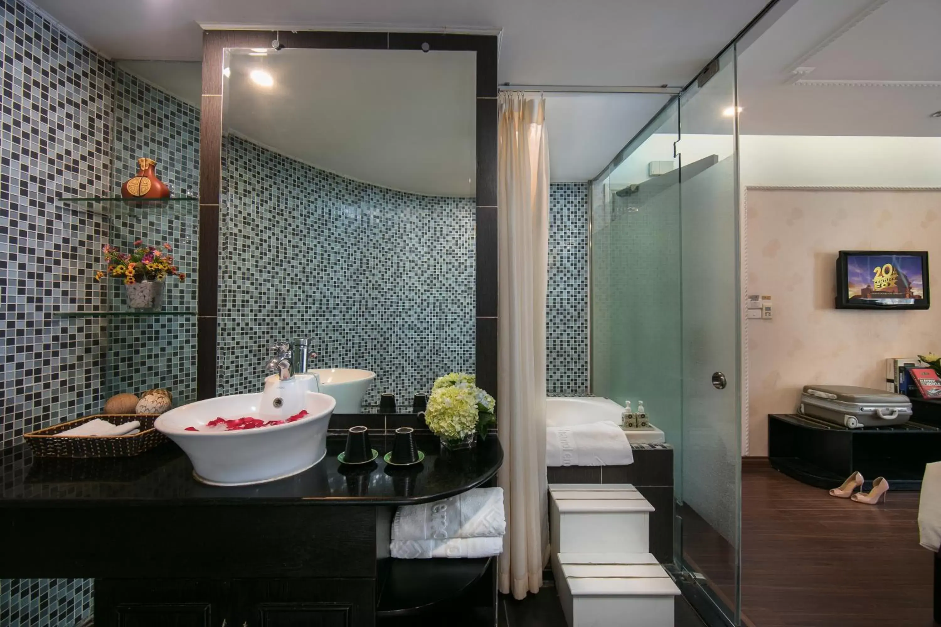 Bathroom in Hanoi Emotion Hotel