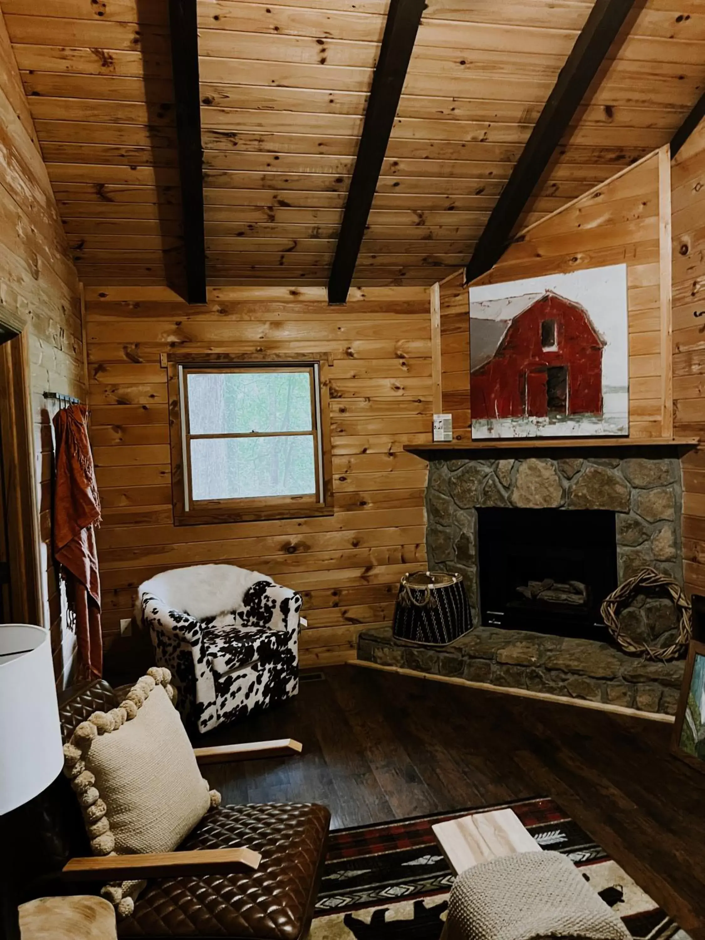 flat iron, Seating Area in Sylvan Valley Lodge and Cellars