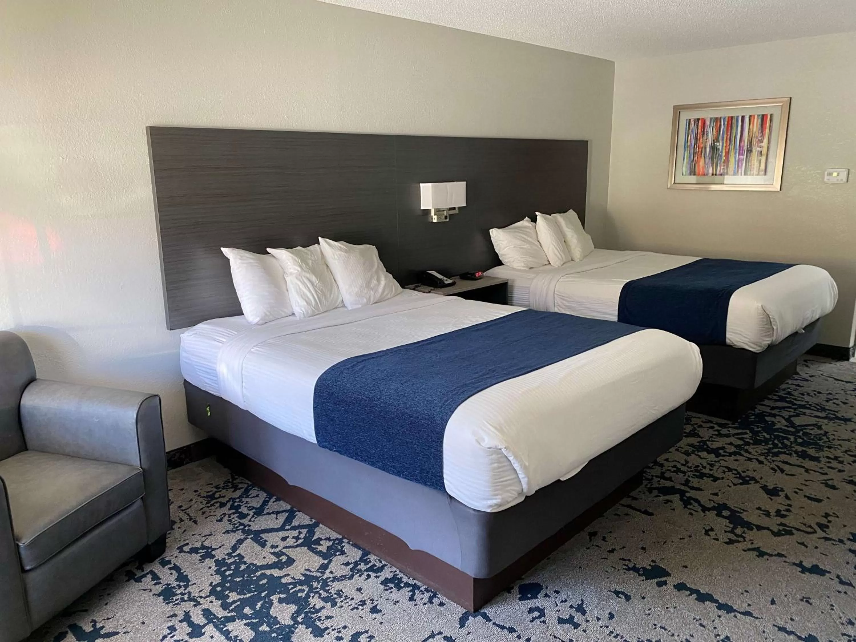 Queen Room with Two Queen Beds - Smoking in Best Western Allatoona Inn & Suites