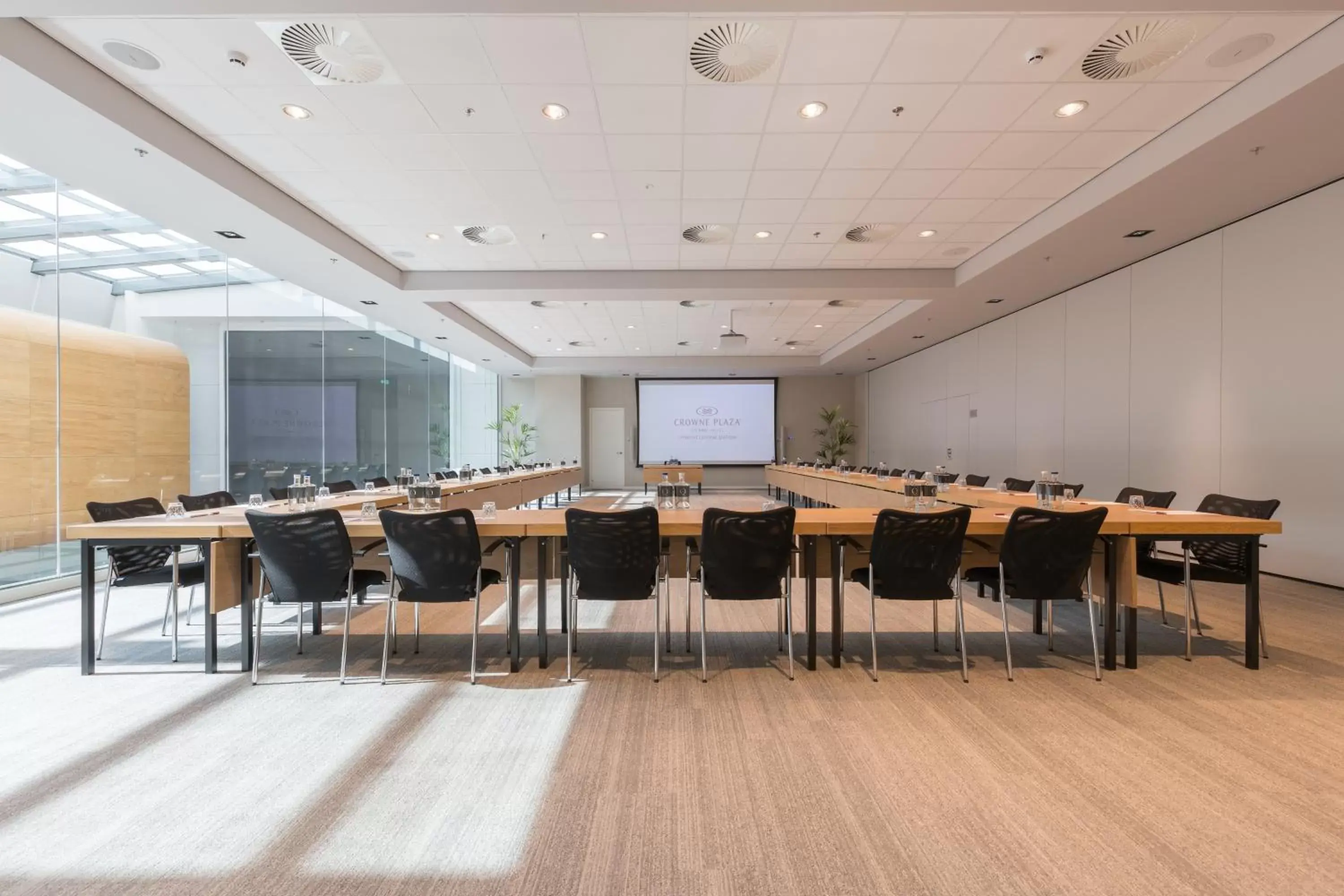 Meeting/conference room in Crowne Plaza Utrecht - Central Station, an IHG Hotel