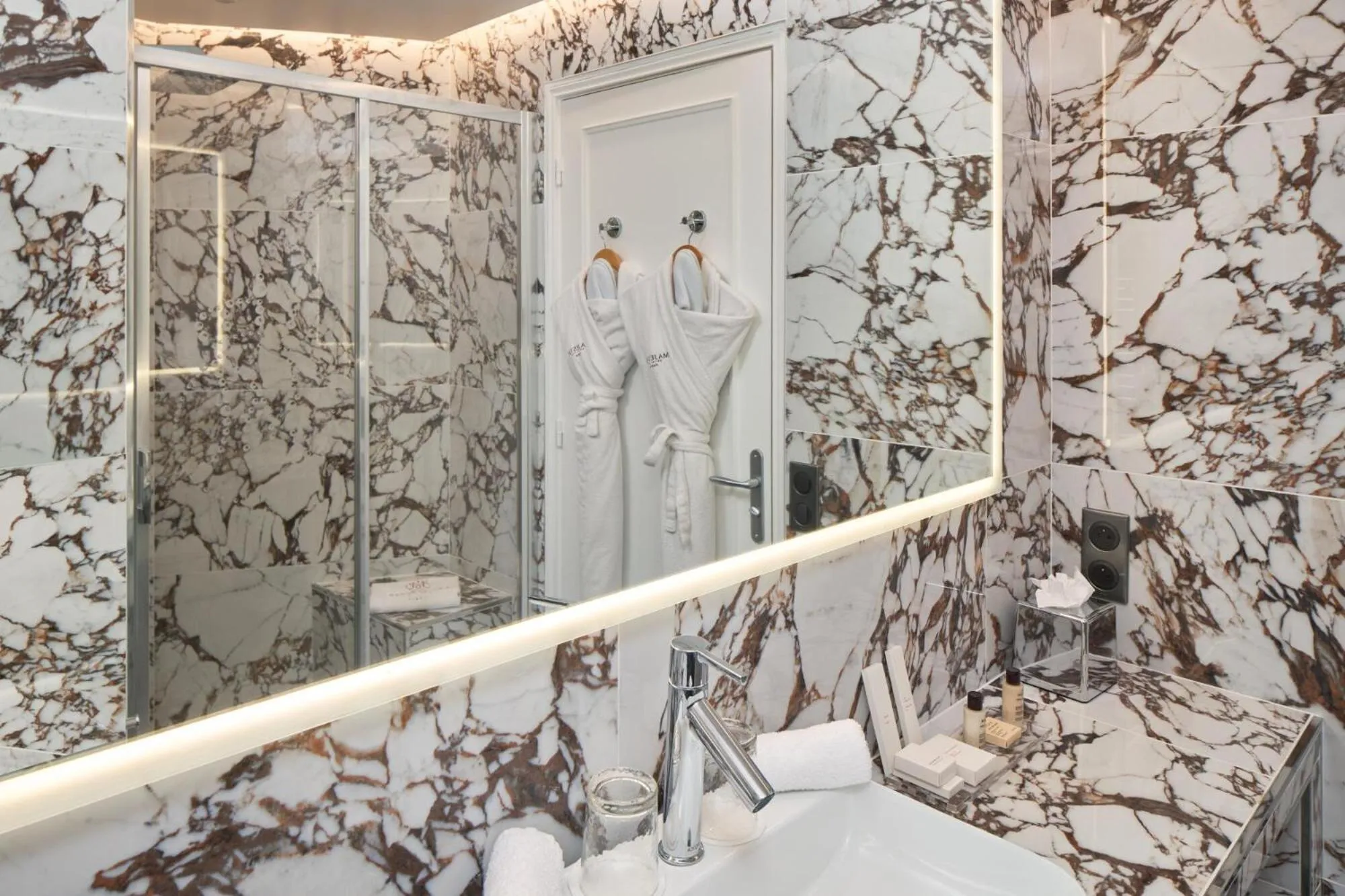 Bathroom in Majestic Hotel Spa - Champs Elysées