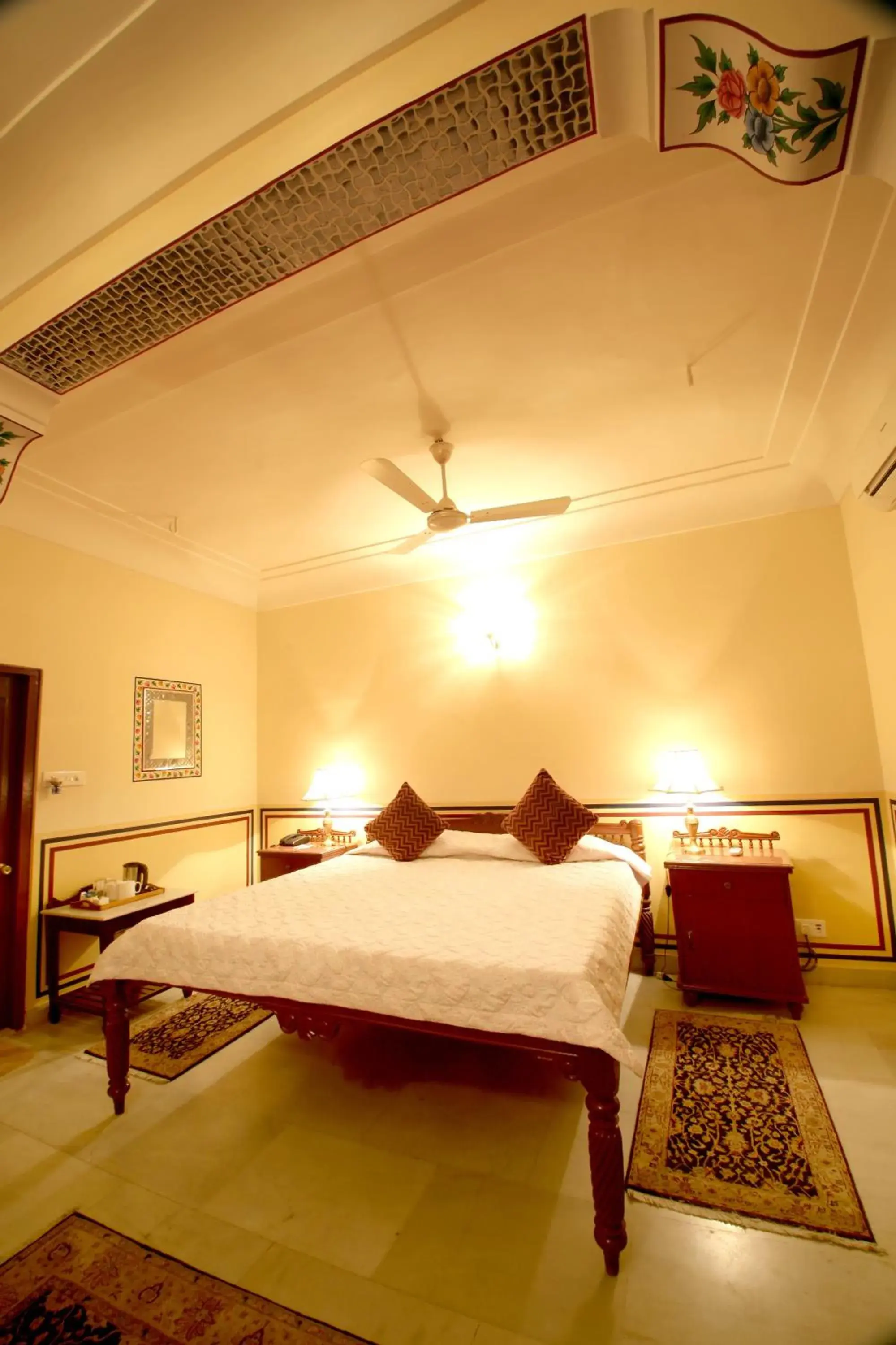 Bedroom, Bed in Khatu Haveli