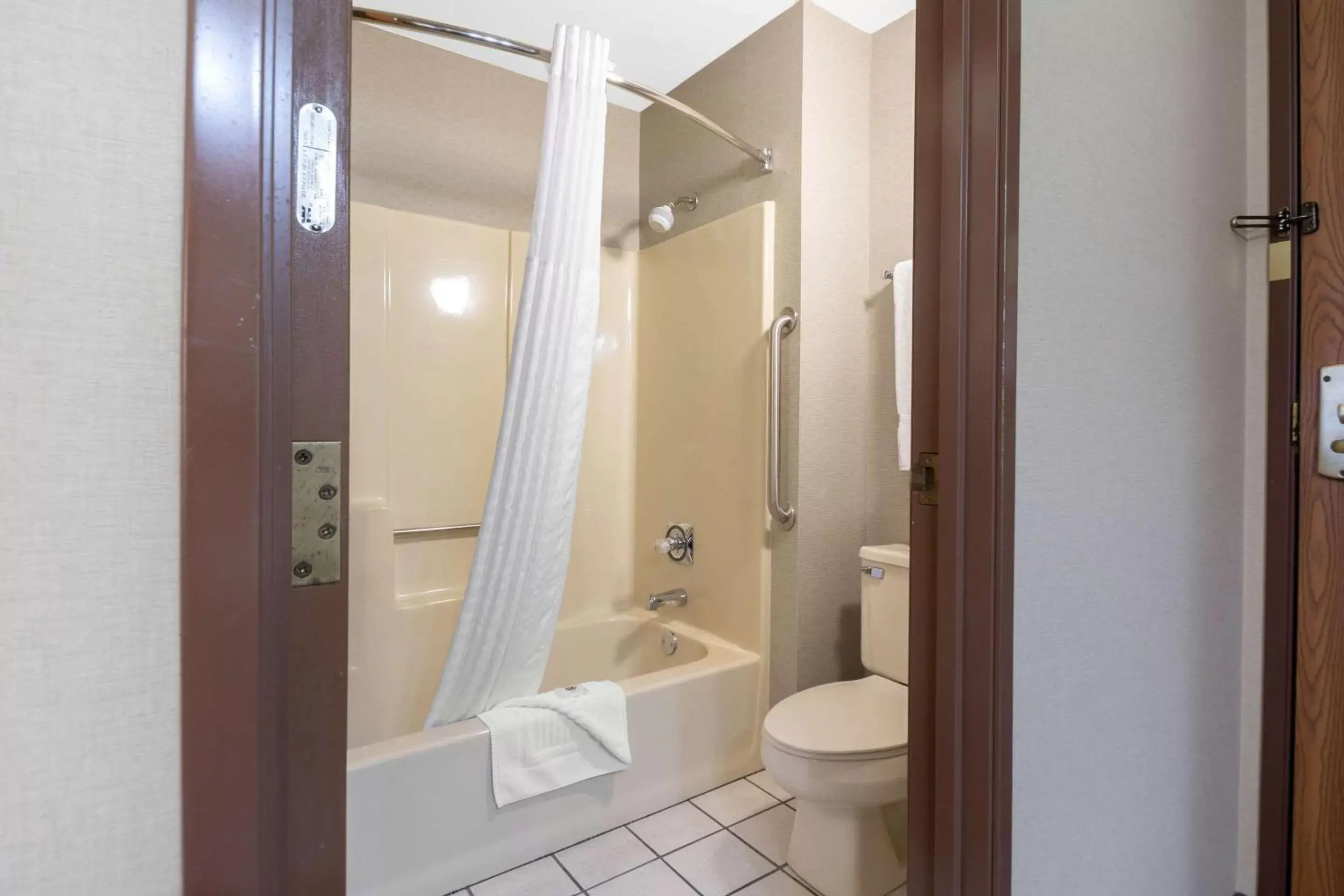 Bathroom in Comfort Inn Iron Mountain