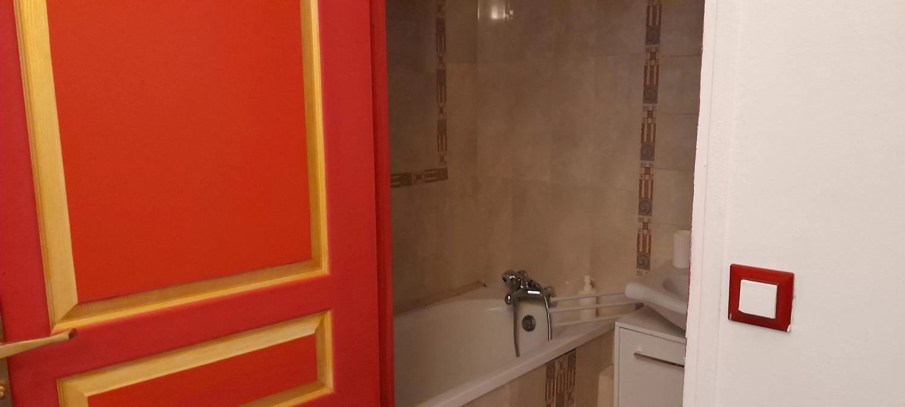 HARMONIA Annie BEAU 2 Pieces Atypique 200 m à pied plage, mer, Promenade des anglais,