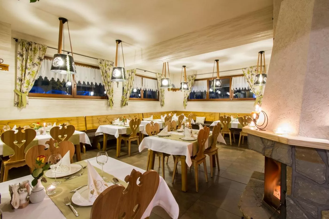 Restaurant/places to eat in Hotel Willa Pod Skocznią