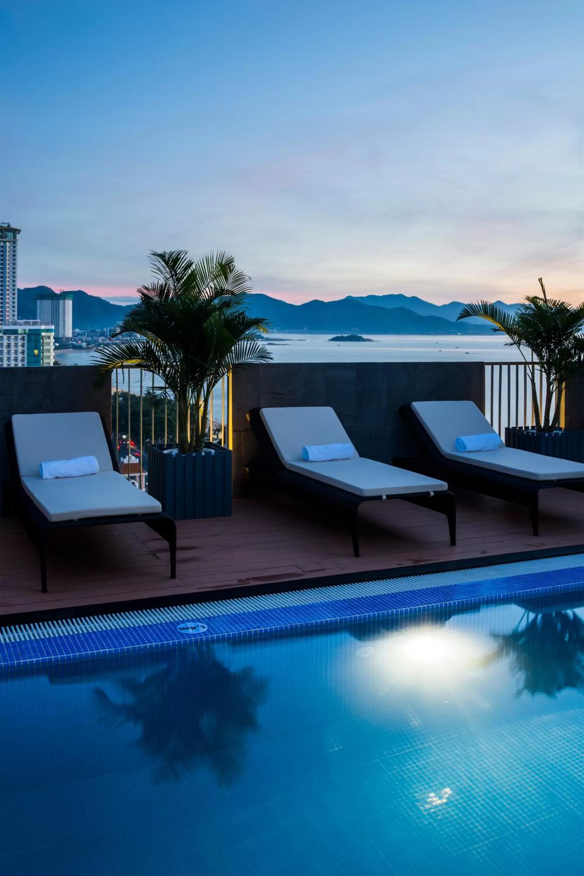 Swimming pool in Venue Hotel Nha Trang Beach