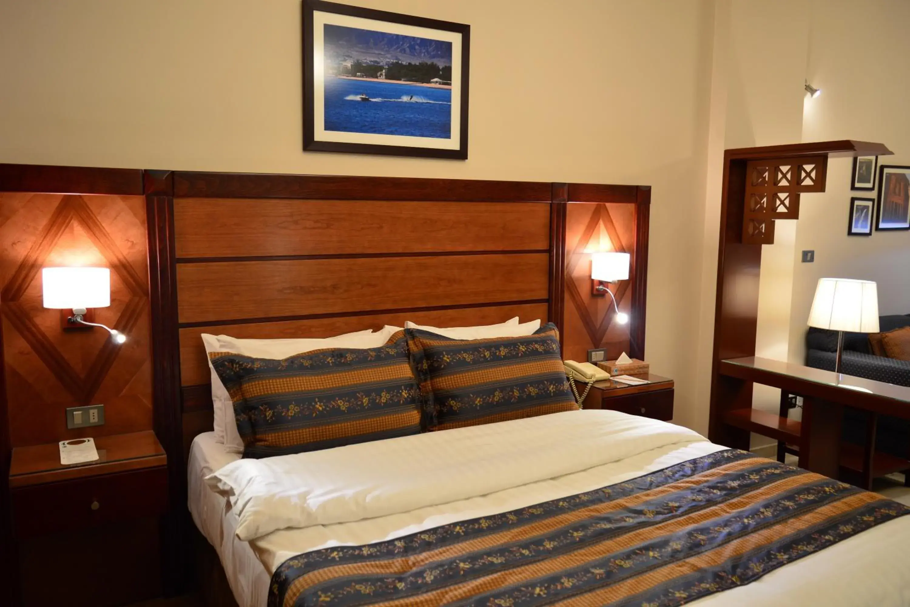 Bedroom, Bed in Comfort Hotel Suites