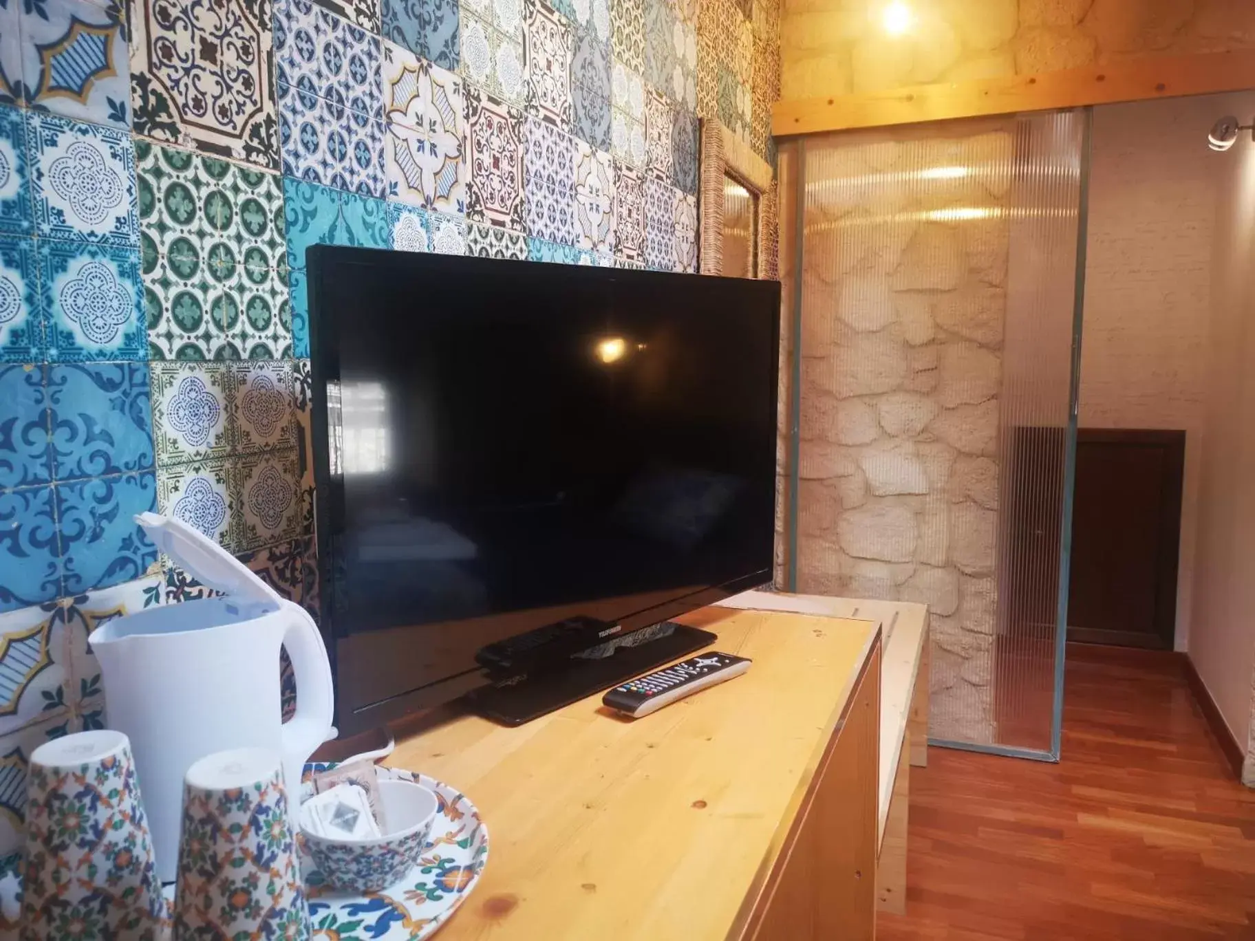 TV and multimedia, TV/Entertainment Center in Proserpina