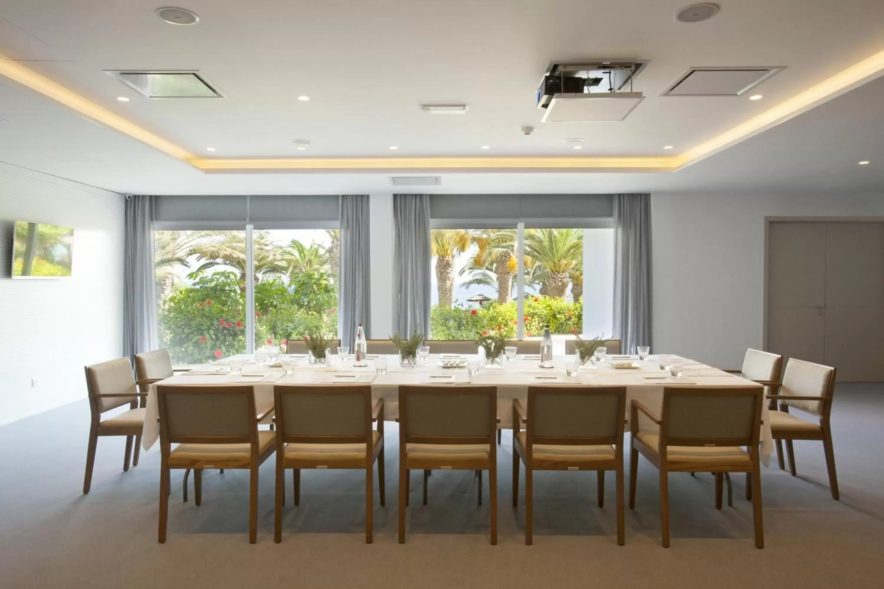 Business facilities in Alion Beach Hotel