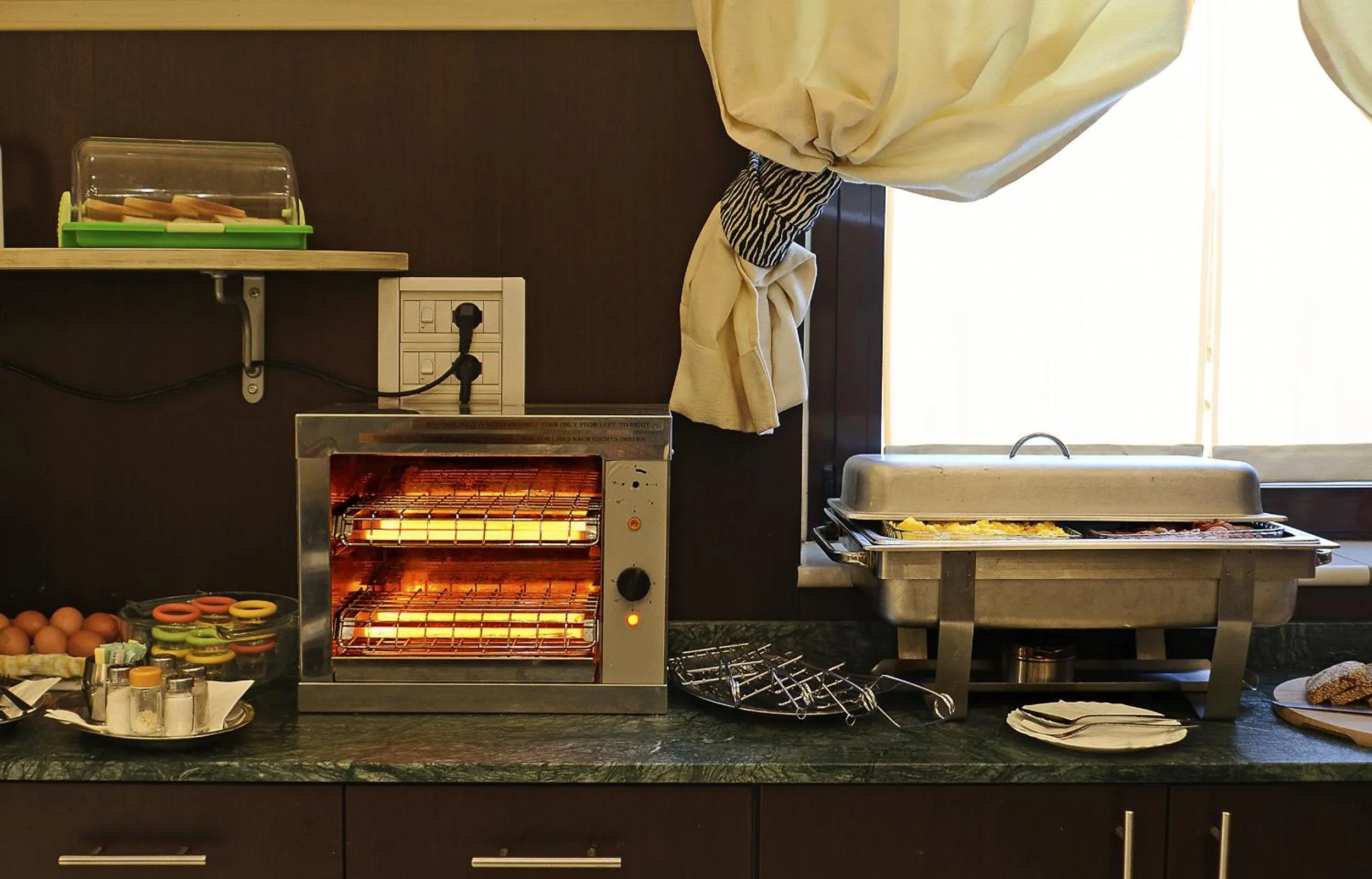 Restaurant/places to eat in Hotel Eden