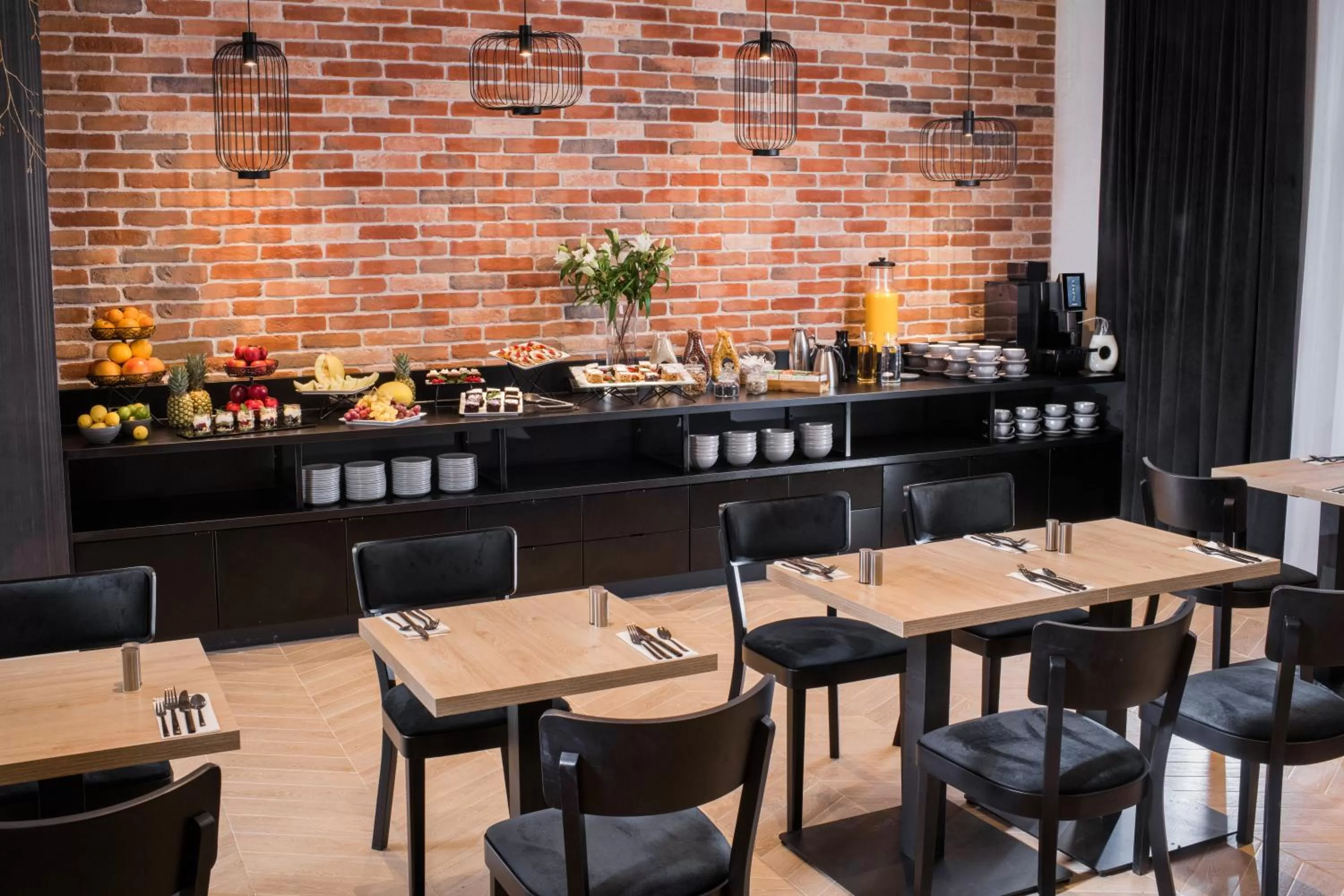 Restaurant/places to eat in Hotel Krupnicza 30