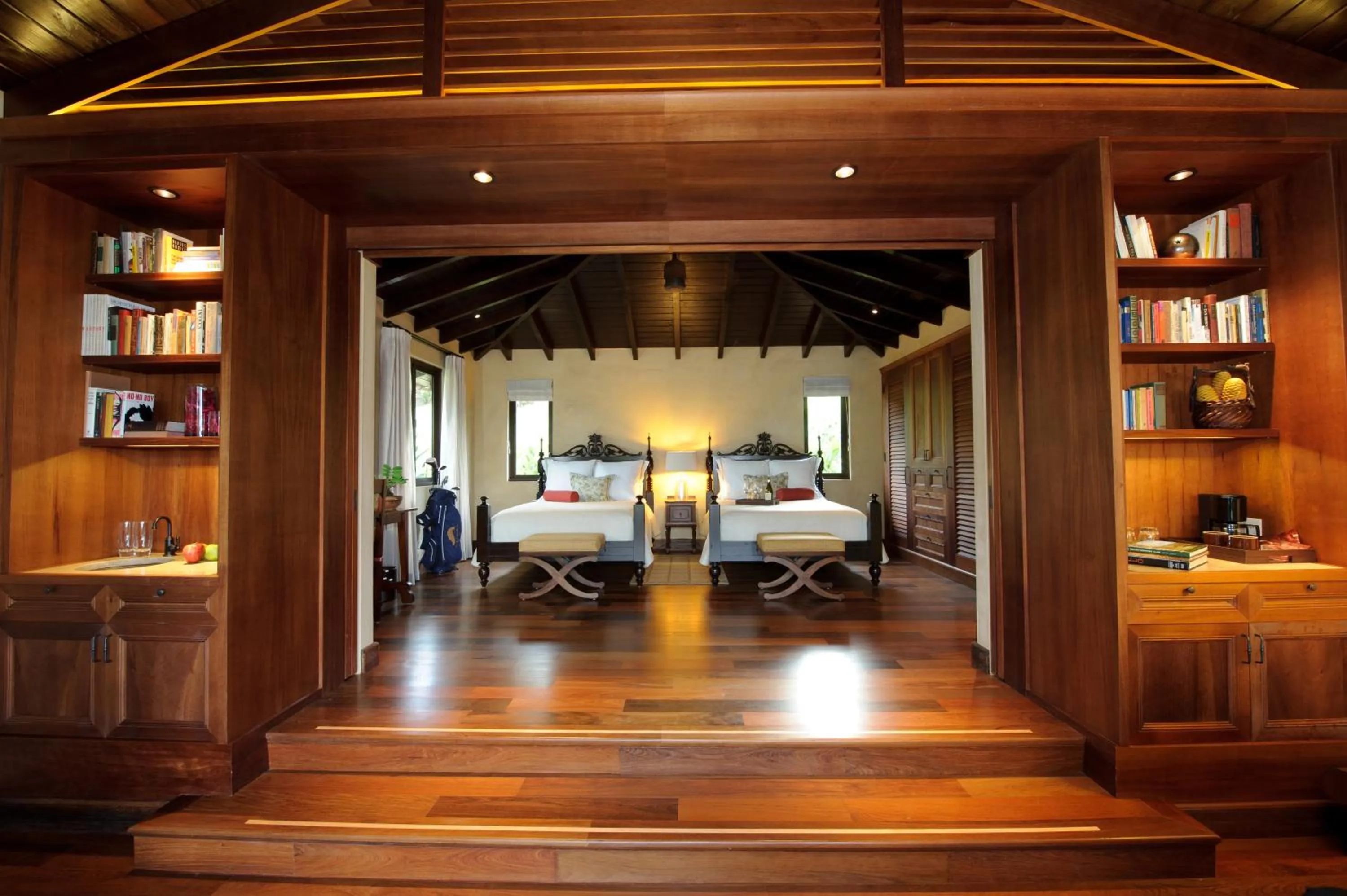 Day, Bed in Royal Isabela