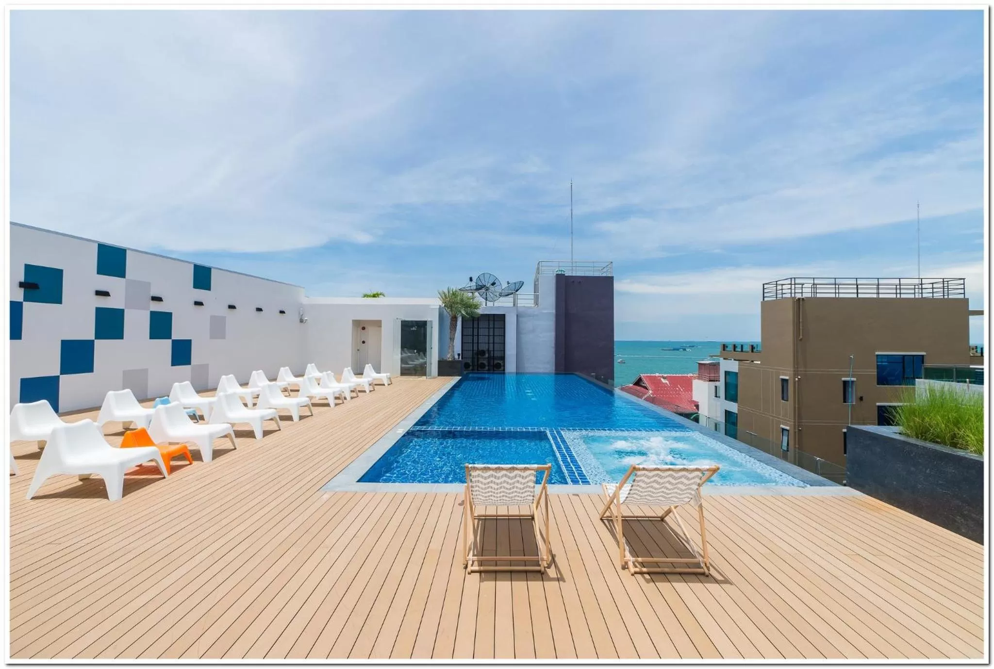 Swimming pool, Property Building in Sea Me Spring Tree Hotel