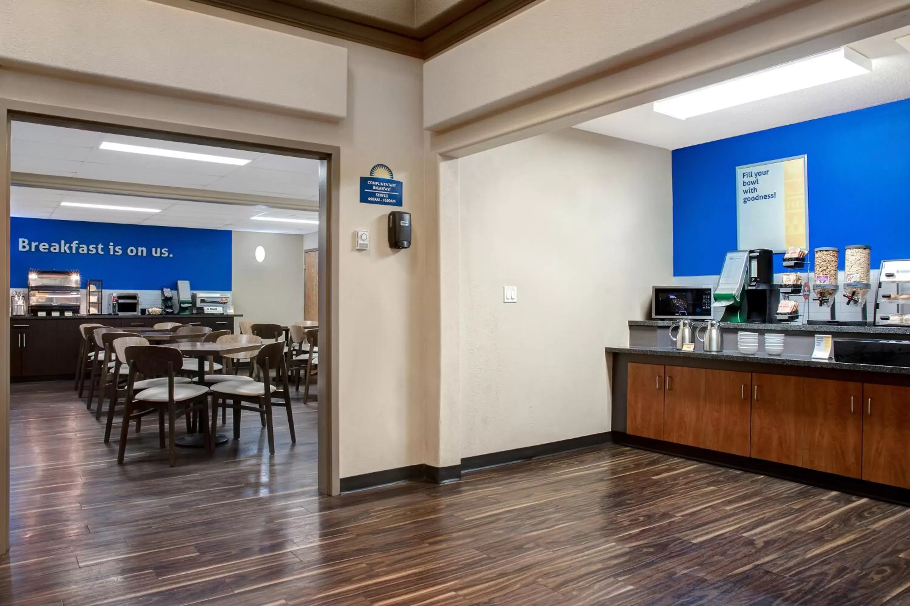 Breakfast, Restaurant/Places to Eat in Days Inn by Wyndham Medicine Hat