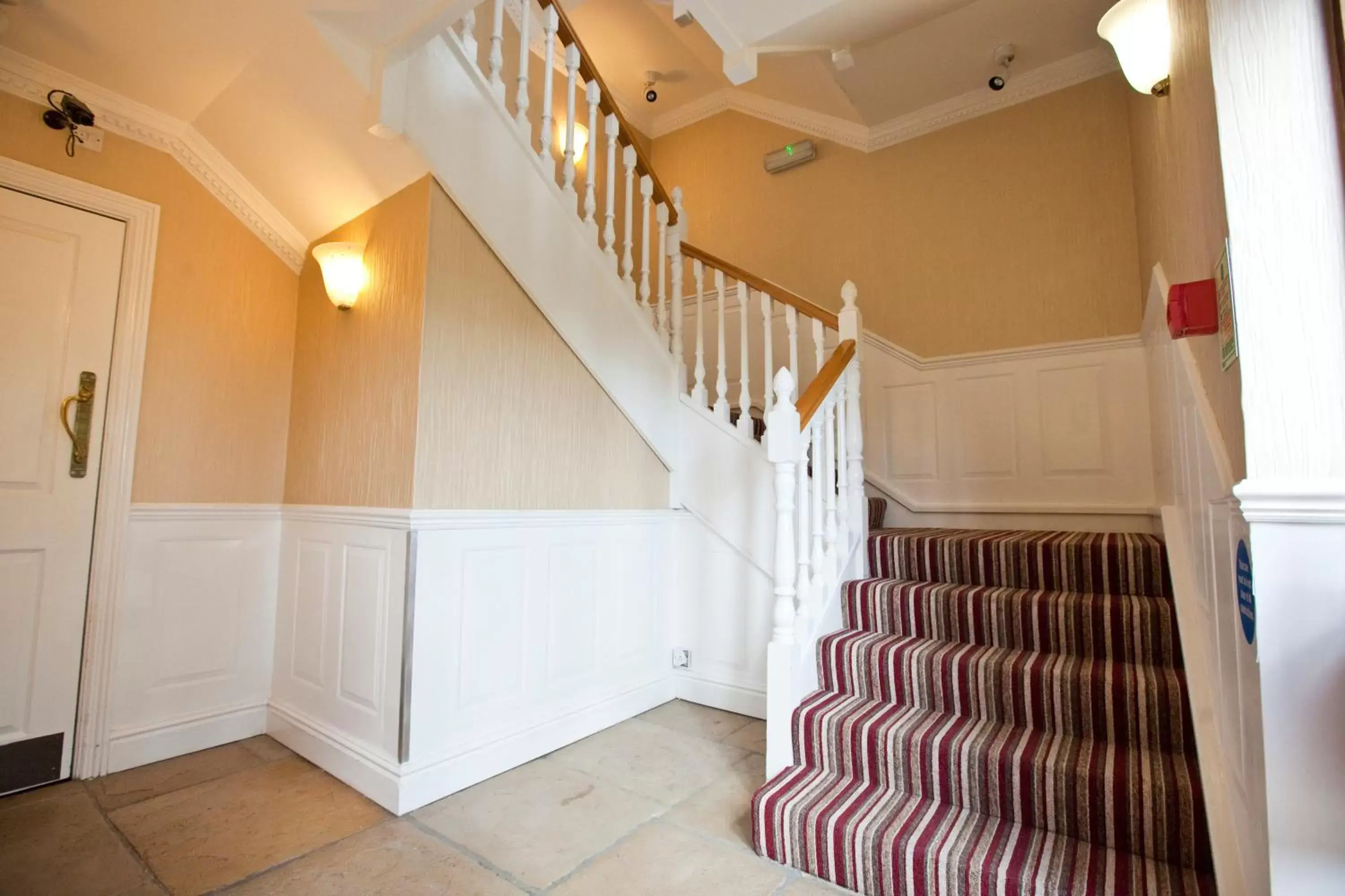 Property building in Marygreen Manor Property building in Marygreen Manor