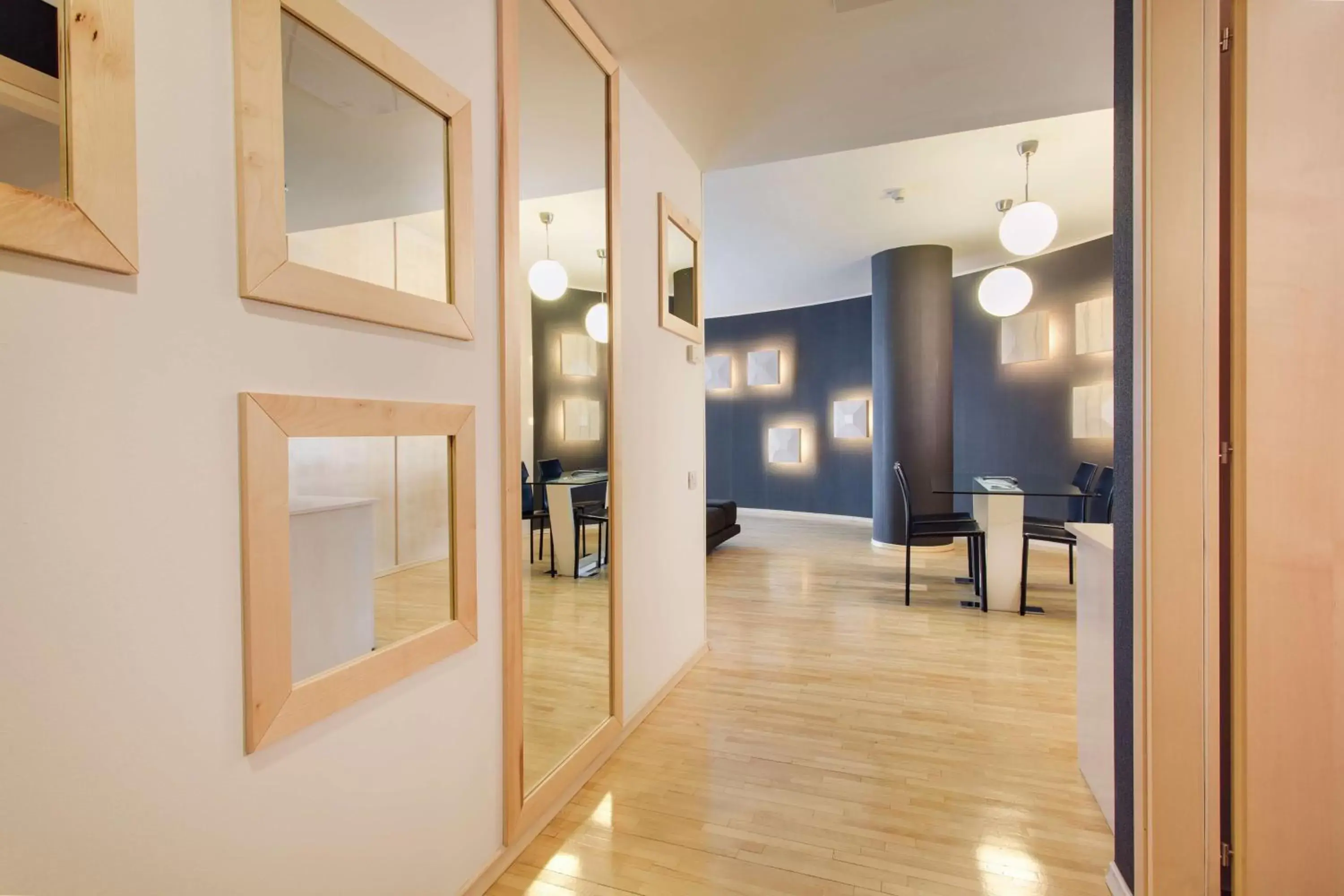 King Oval Suite in DoubleTree by Hilton Hotel Cluj - City Plaza King Oval Suite in DoubleTree by Hilton Hotel Cluj - City Plaza