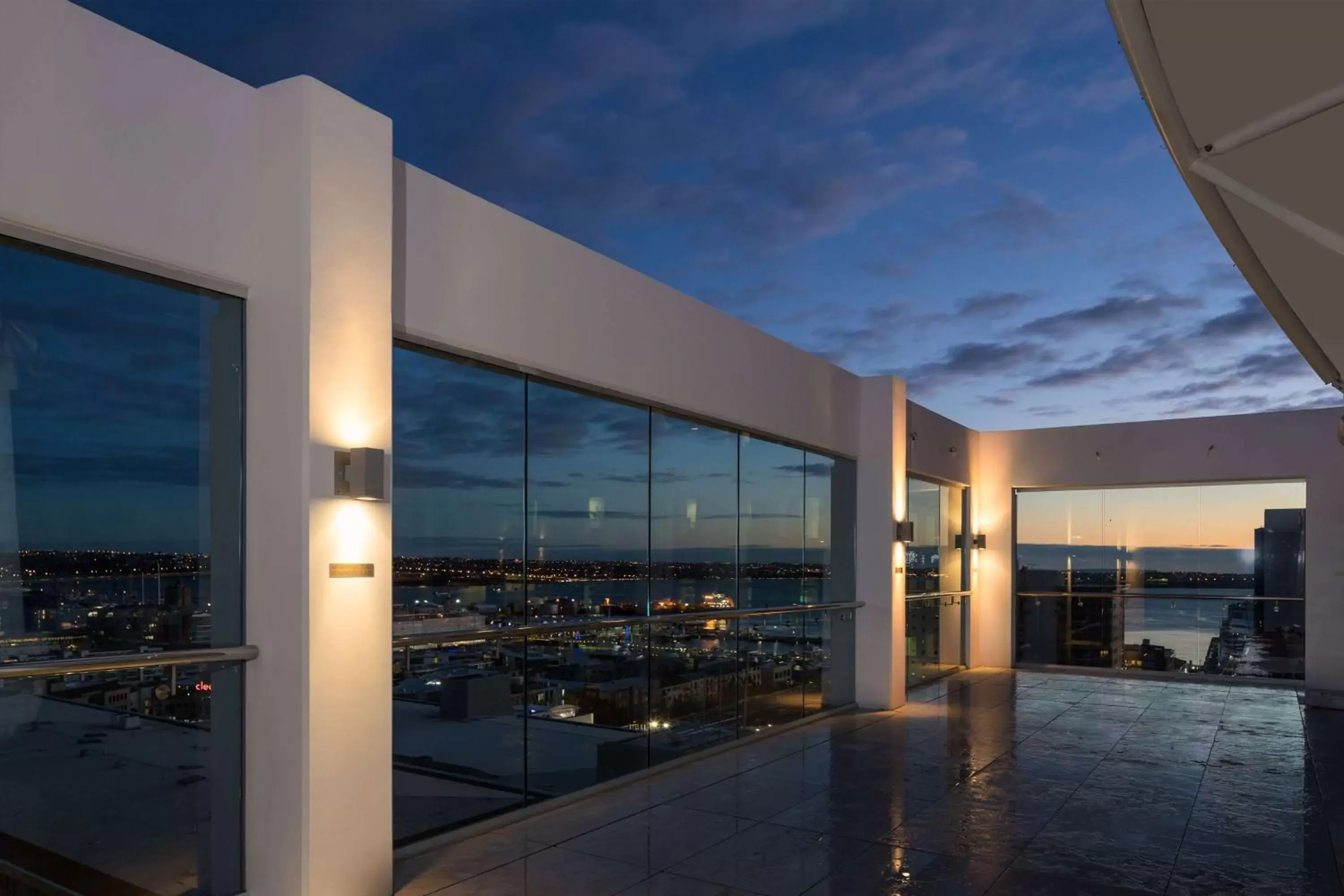 Property building in Rydges Auckland Property building in Rydges Auckland