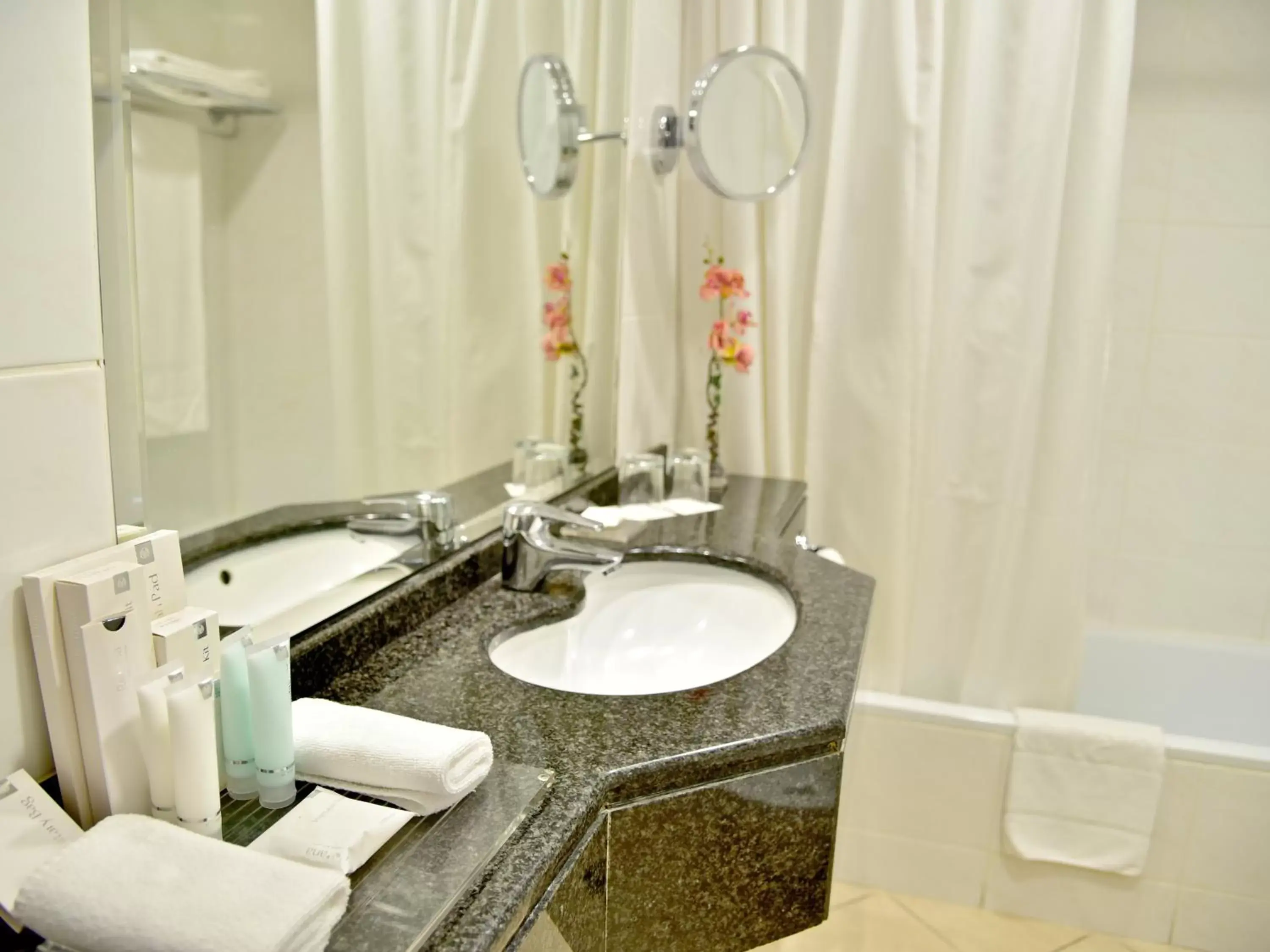 Bathroom in Gefinor Rotana – Beirut