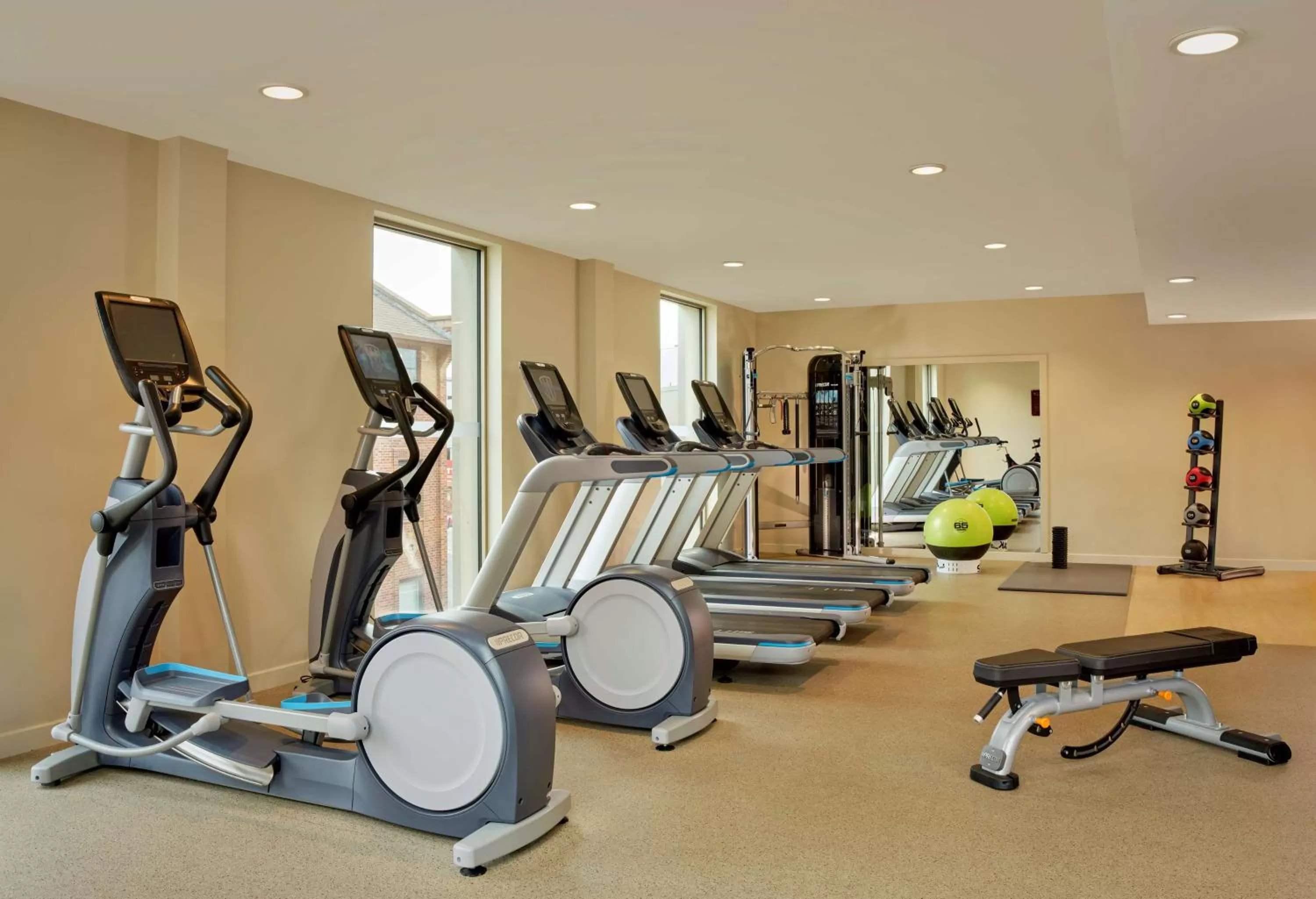 Fitness centre/facilities in Doubletree By Hilton Hull