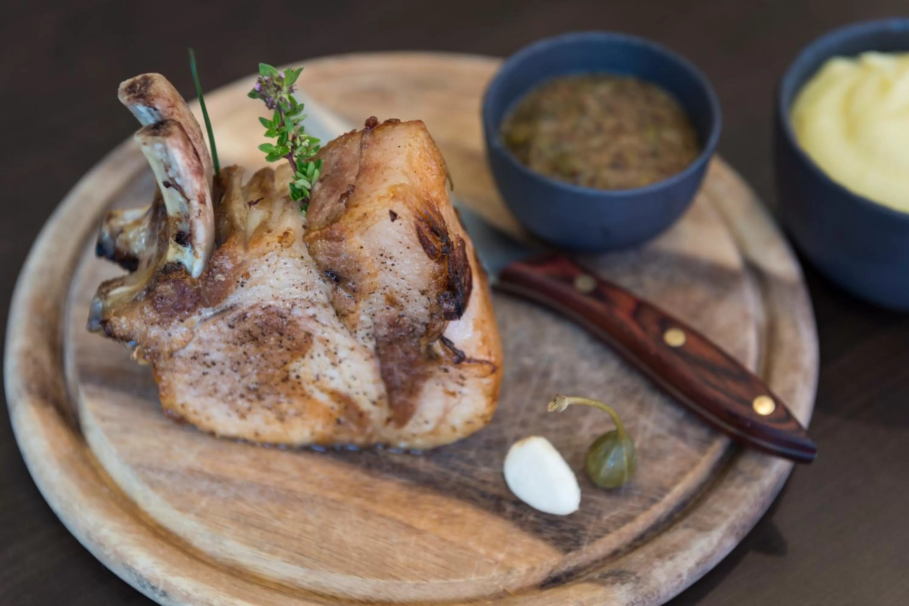 Restaurant/places to eat in Hôtel Aux Vieux Remparts, The Originals Relais