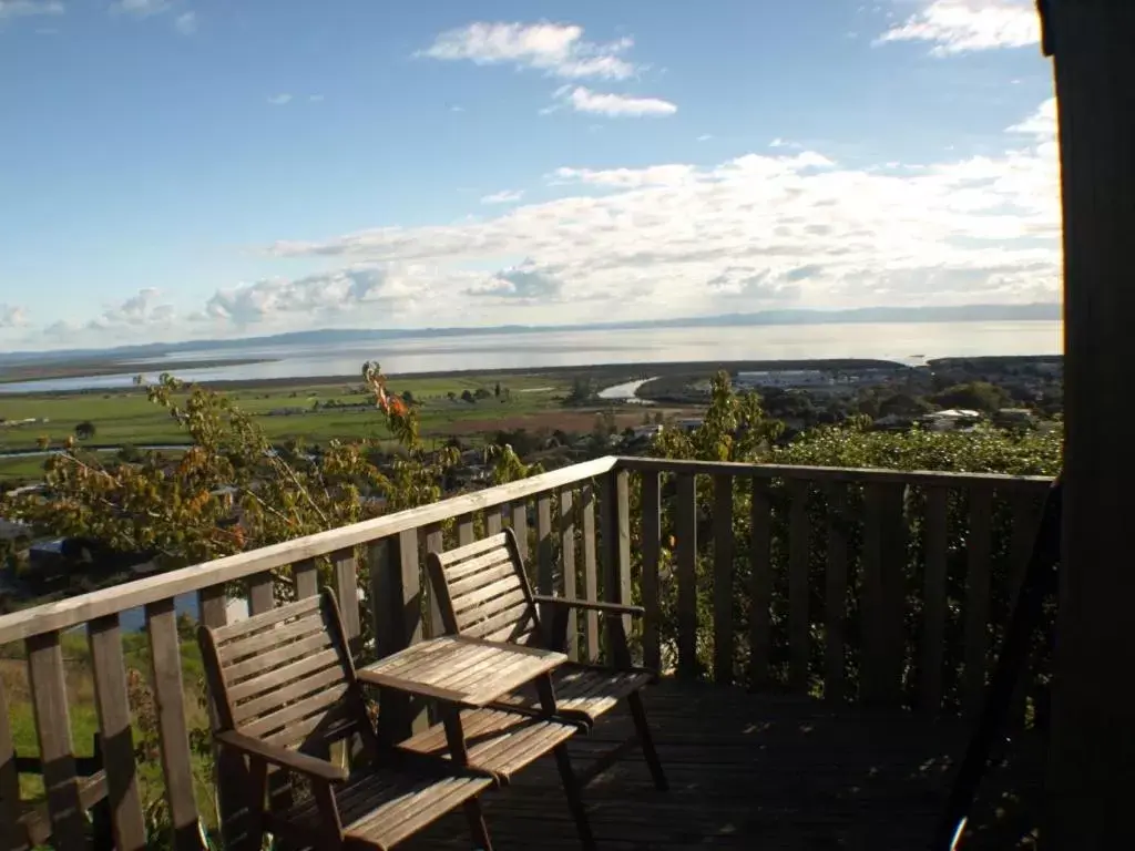 Sea view in Grafton Cottage & Chalets