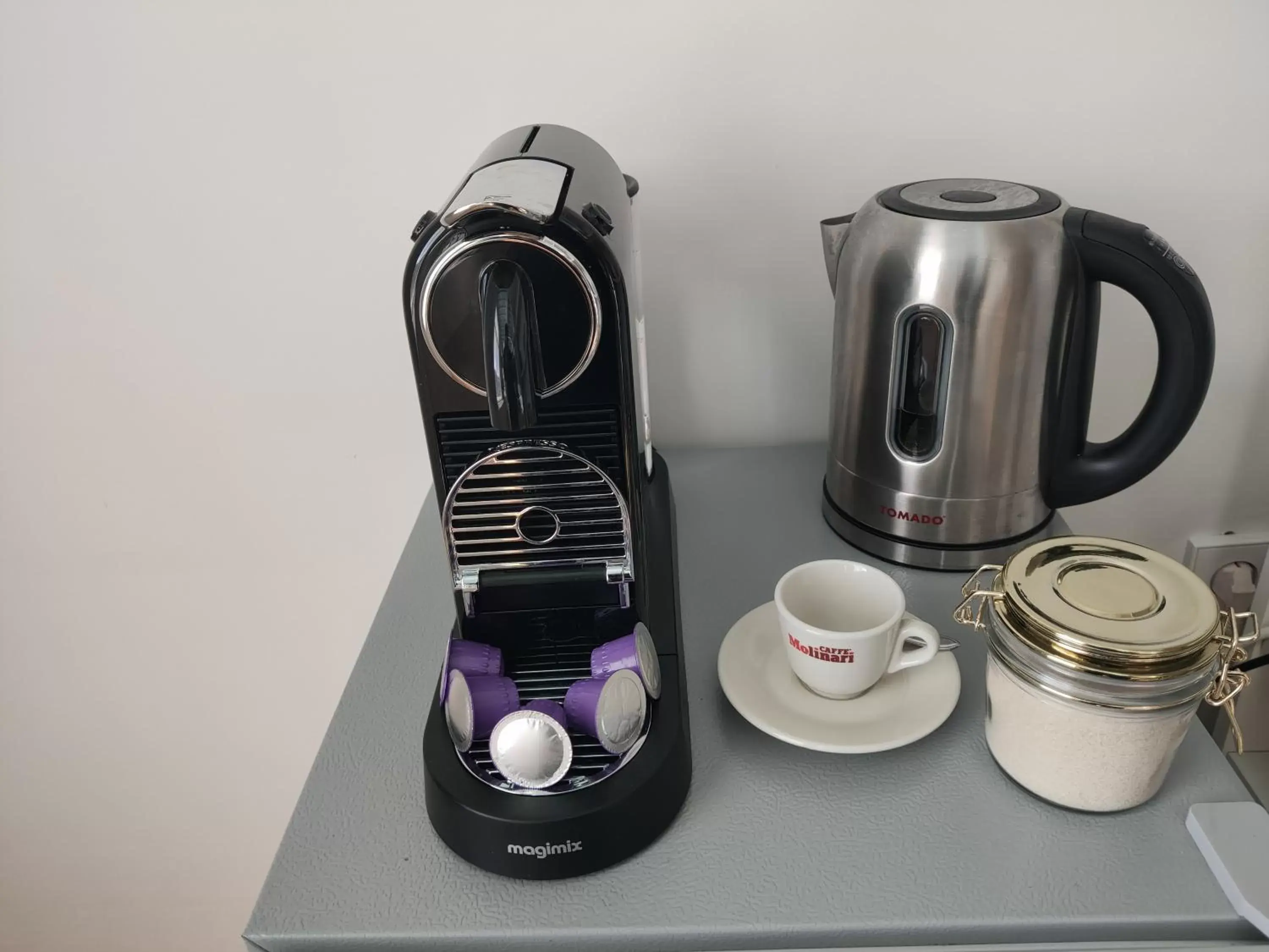 Coffee/tea facilities in B&B Hart van Leiden