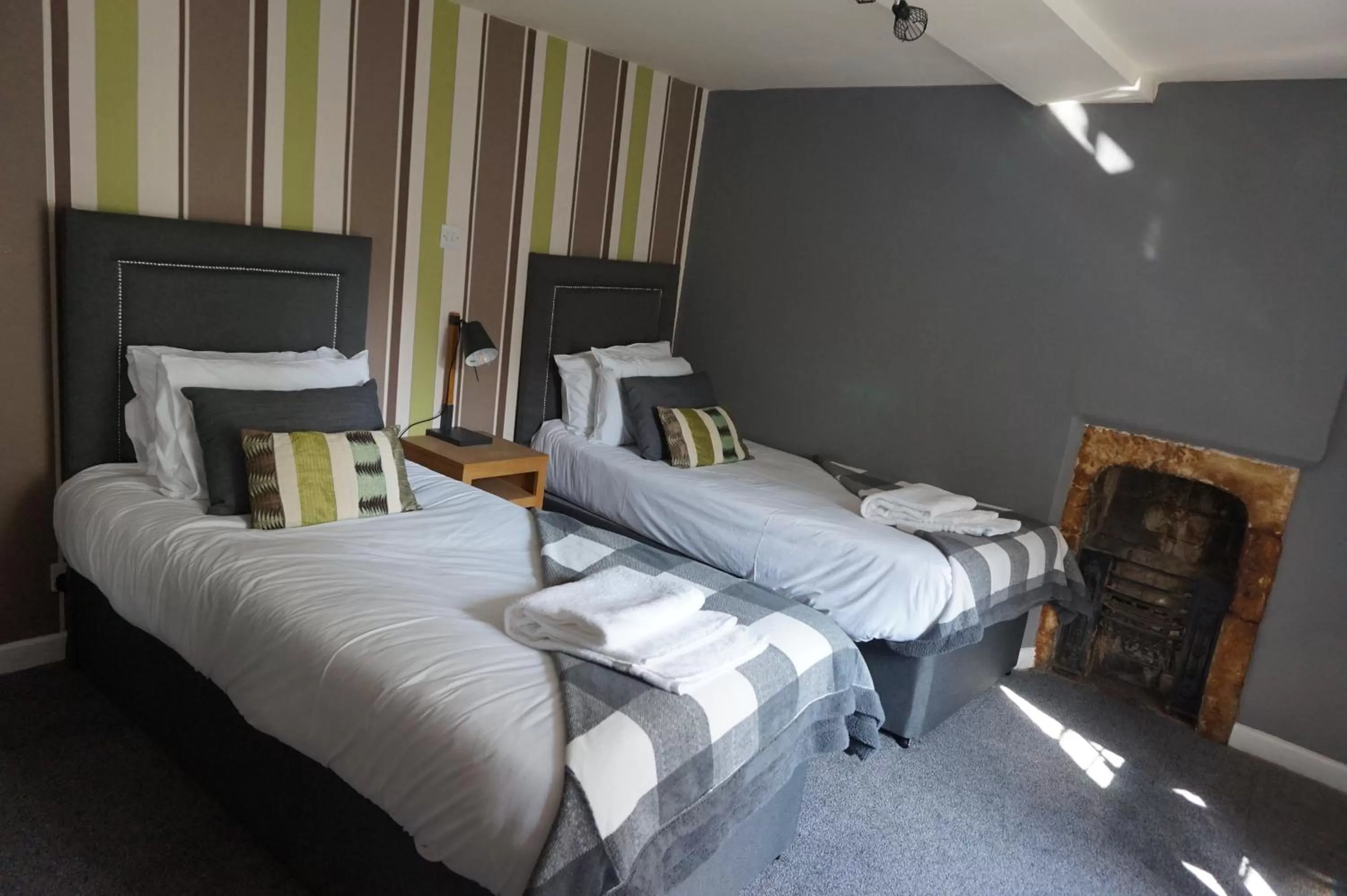 Bedroom, Bed in The Barge Inn