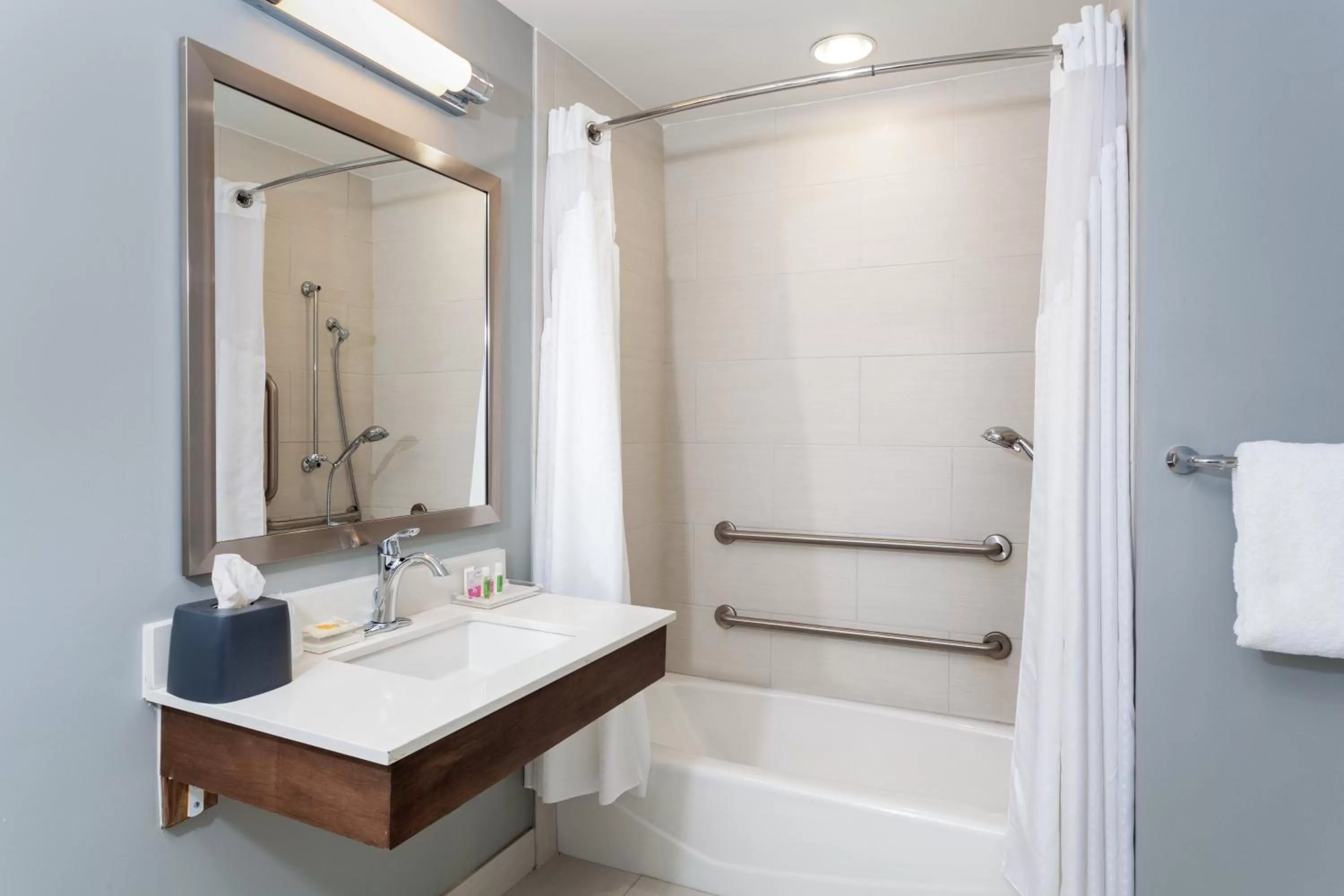 Bathroom in Holiday Inn - St Augustine - World Golf by IHG