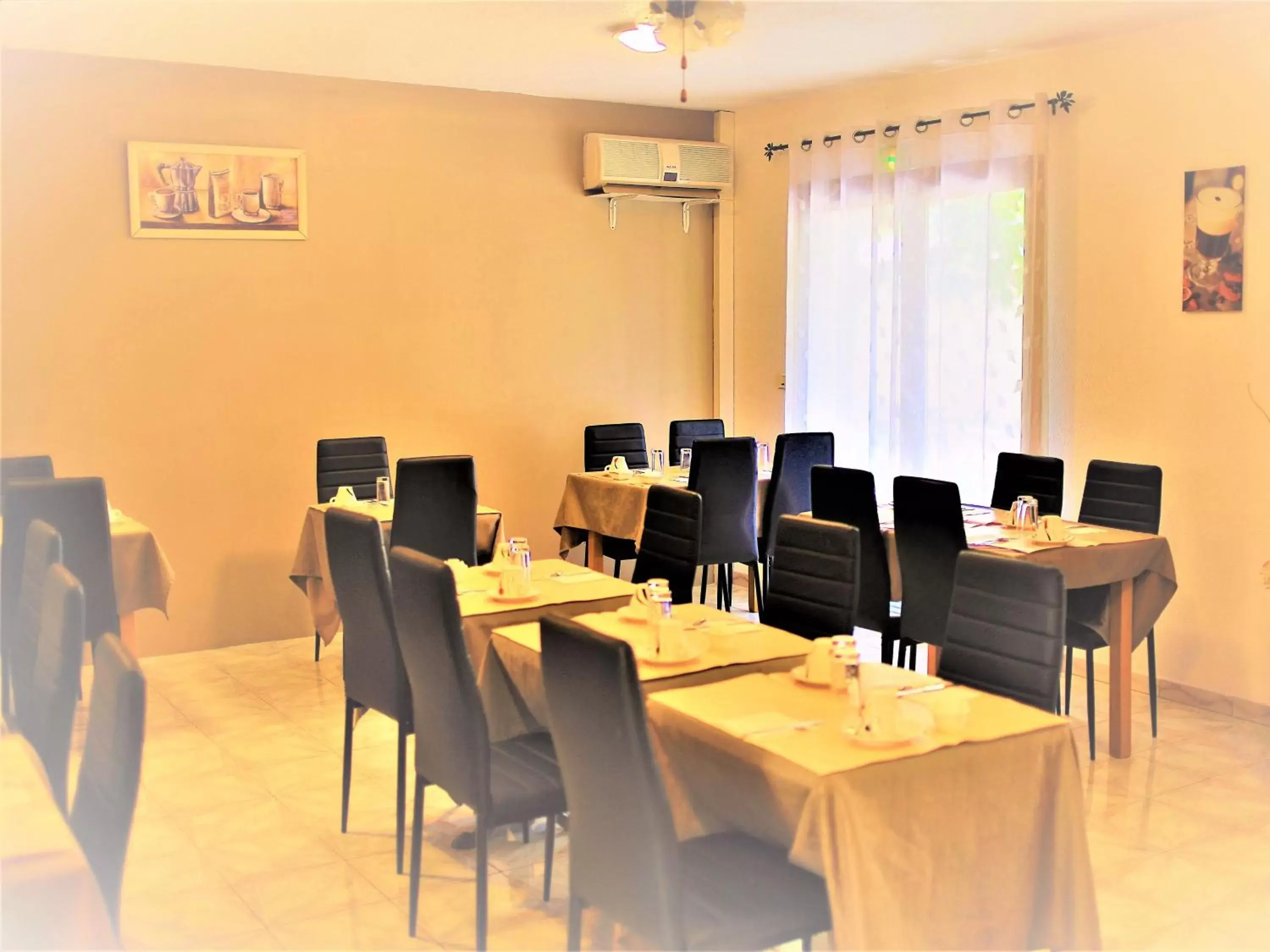 Dining area, Restaurant/Places to Eat in Hôtel Les Alizés