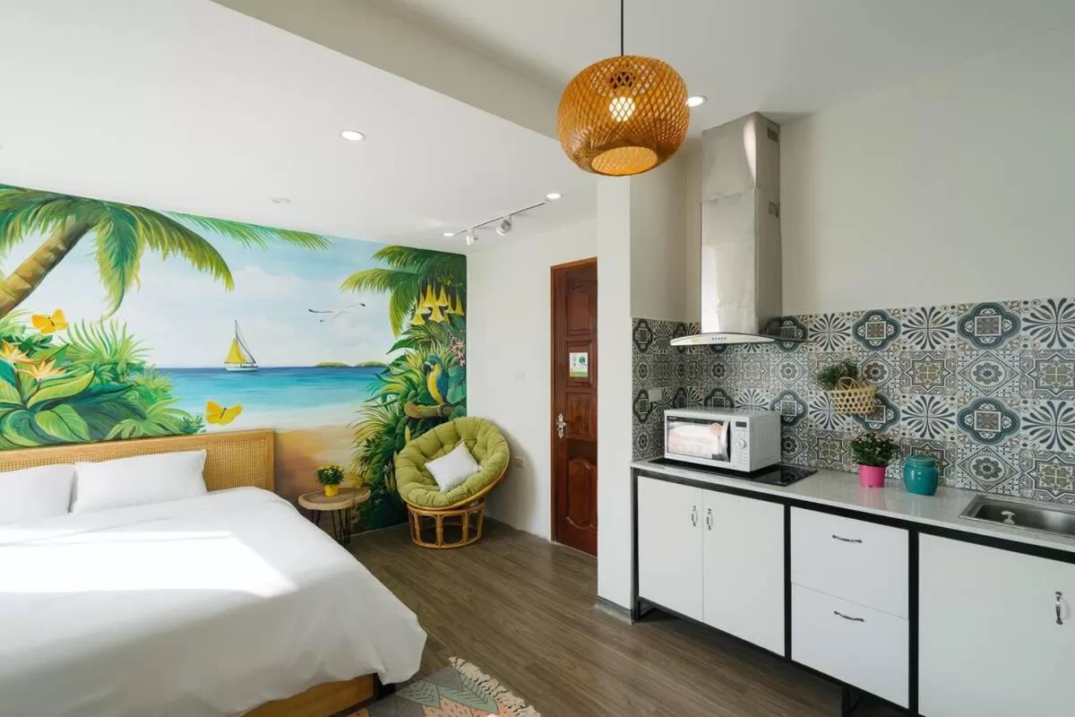 Kitchen or kitchenette, Bed in Eden Westlake Hotel