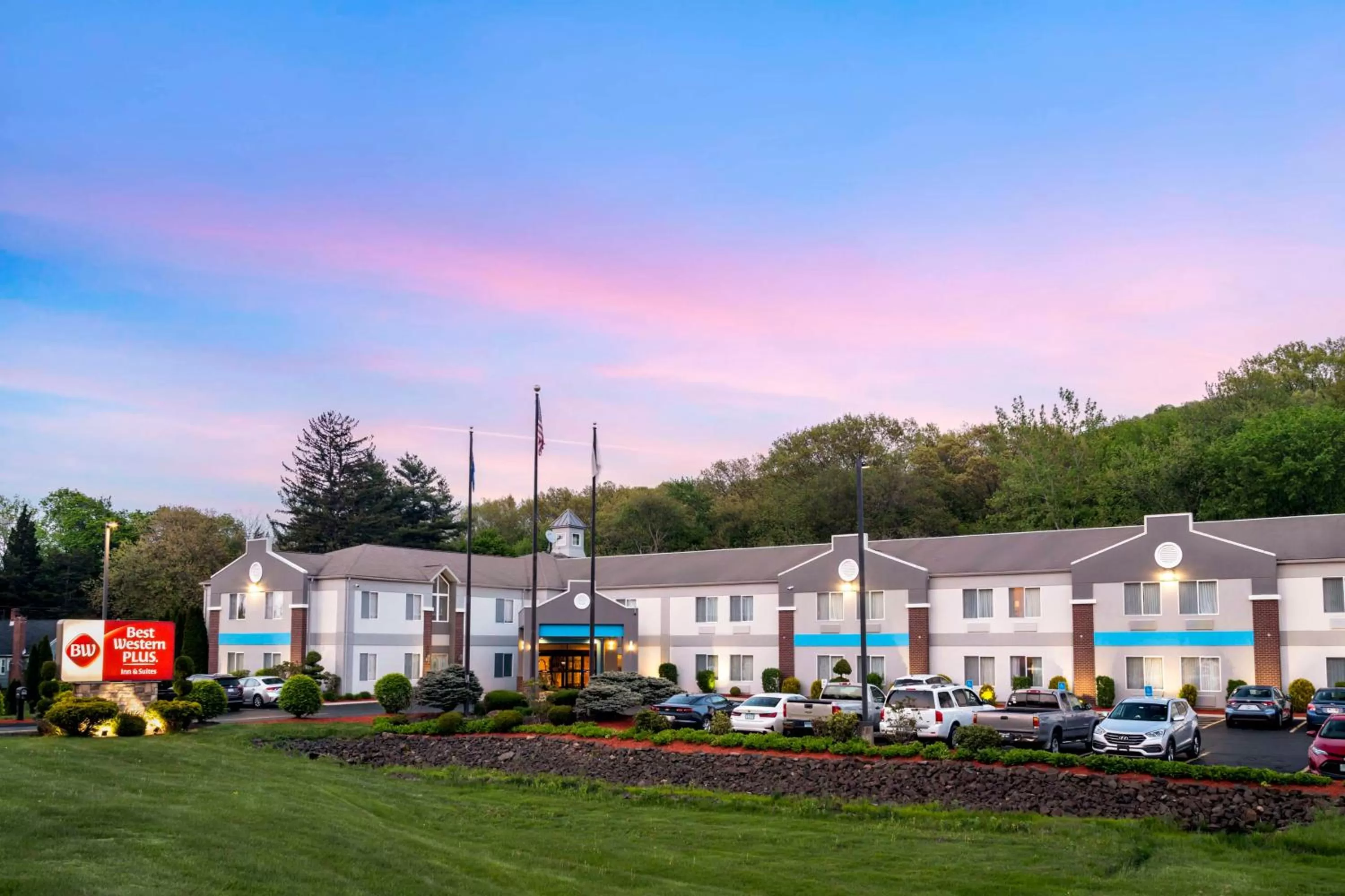 Property building in Best Western Plus New England Inn & Suites