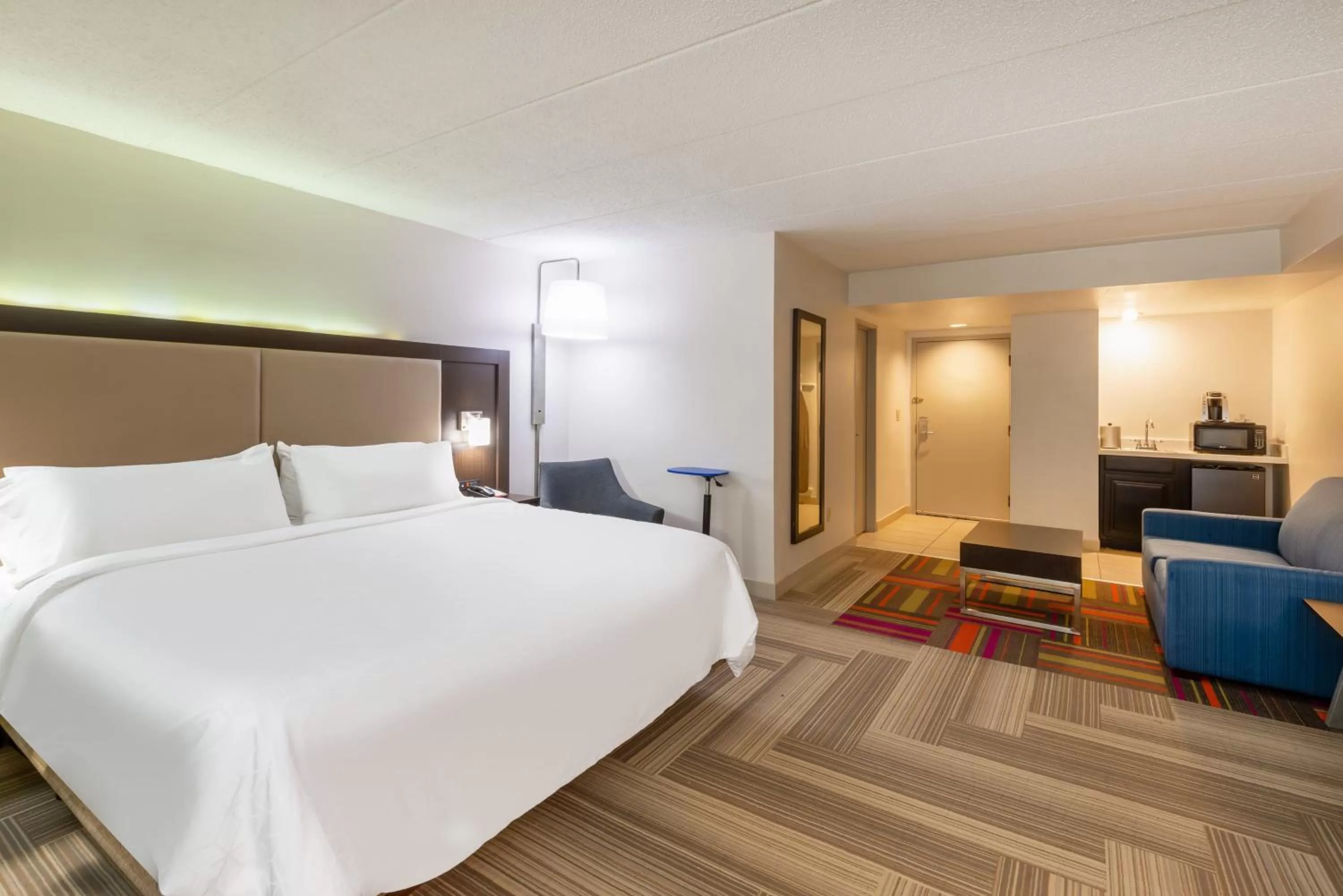 Photo of the whole room, Bed in Holiday Inn Express Philadelphia NE-Bensalem by IHG