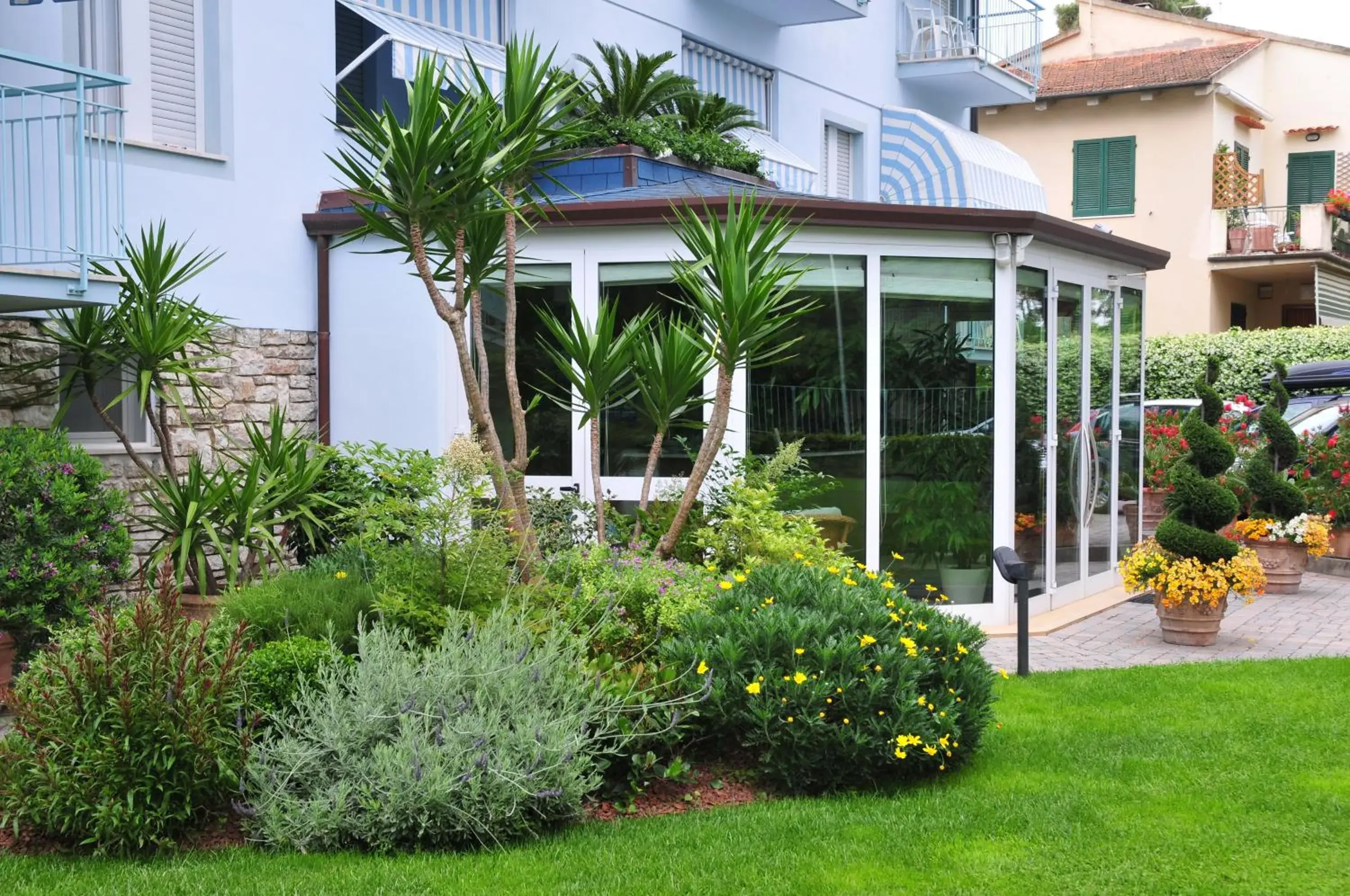 Garden, Property Building in Hotel Riviera Blu