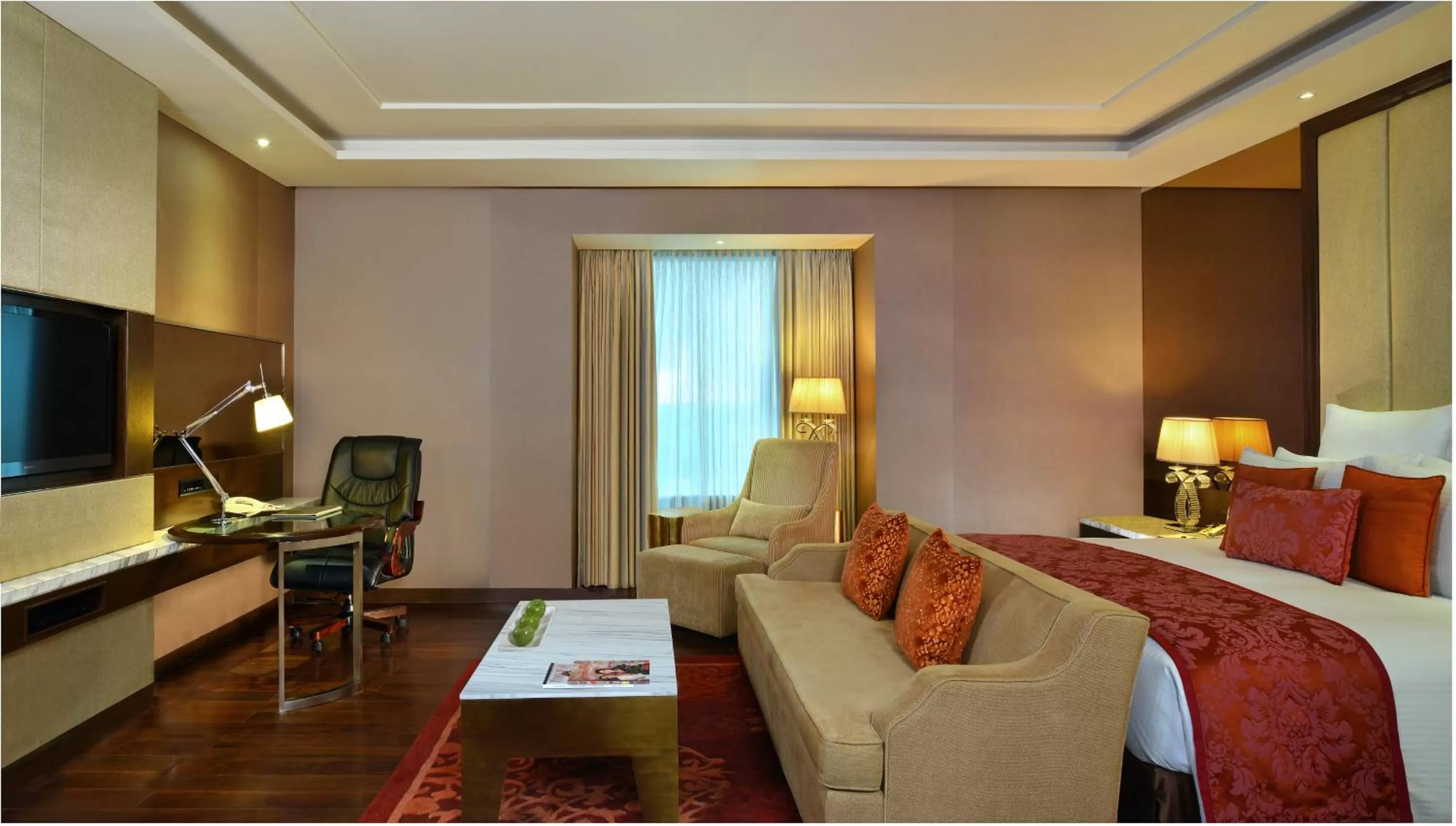 Bedroom, Bed in Radisson Blu Jaipur