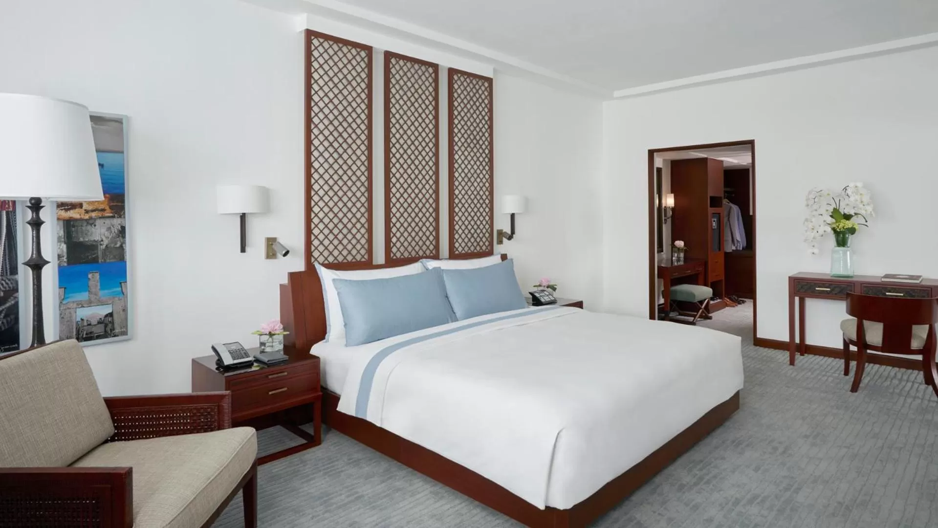 Bedroom, Bed in The Peninsula Manila