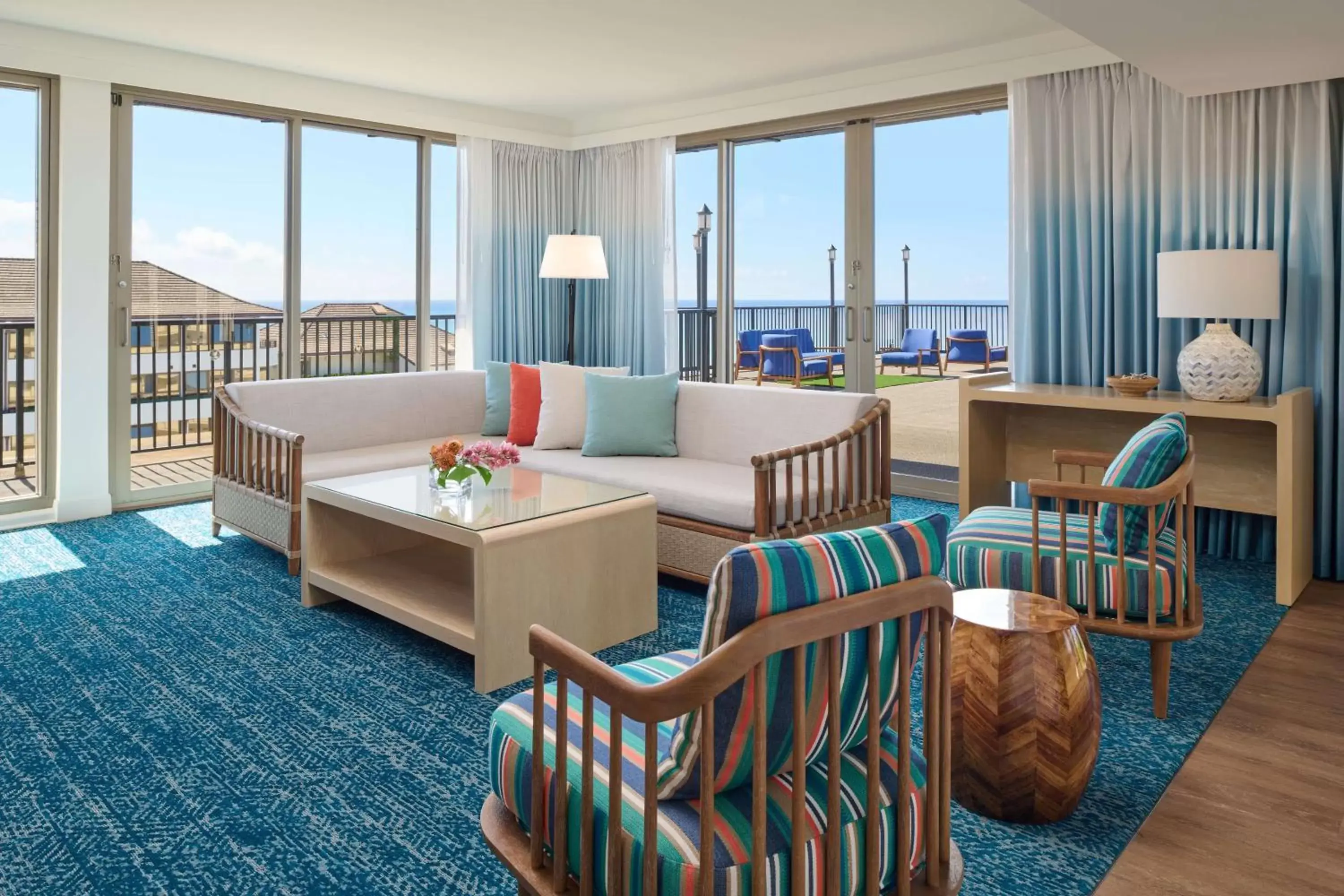 Photo of the whole room, Seating Area in OUTRIGGER Reef Waikiki Beach Resort